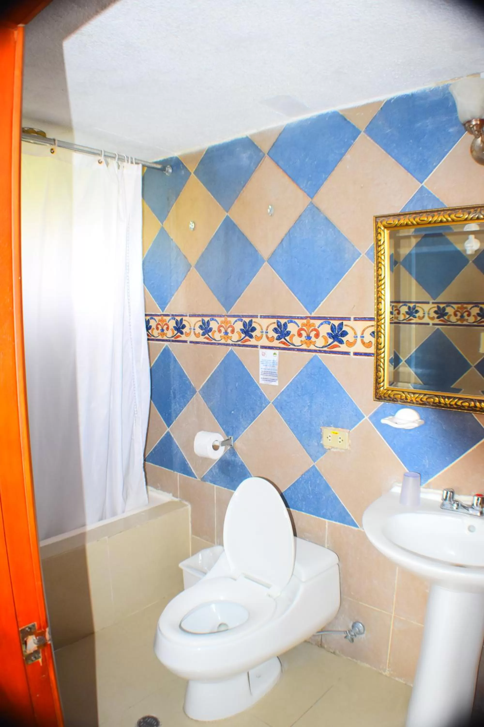 Toilet in Hosteria Casa Giralda