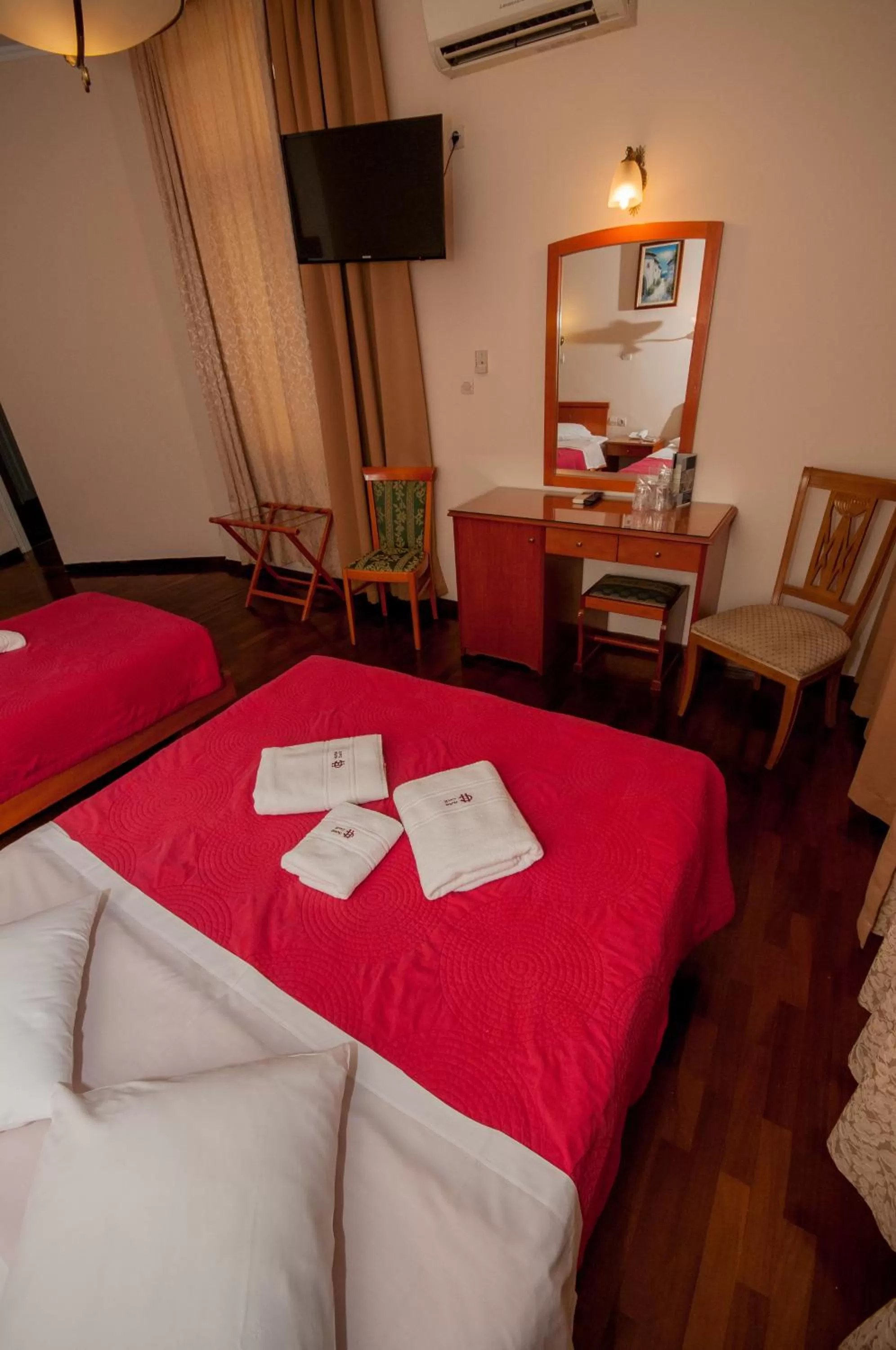 TV and multimedia, Bed in Cecil Hotel