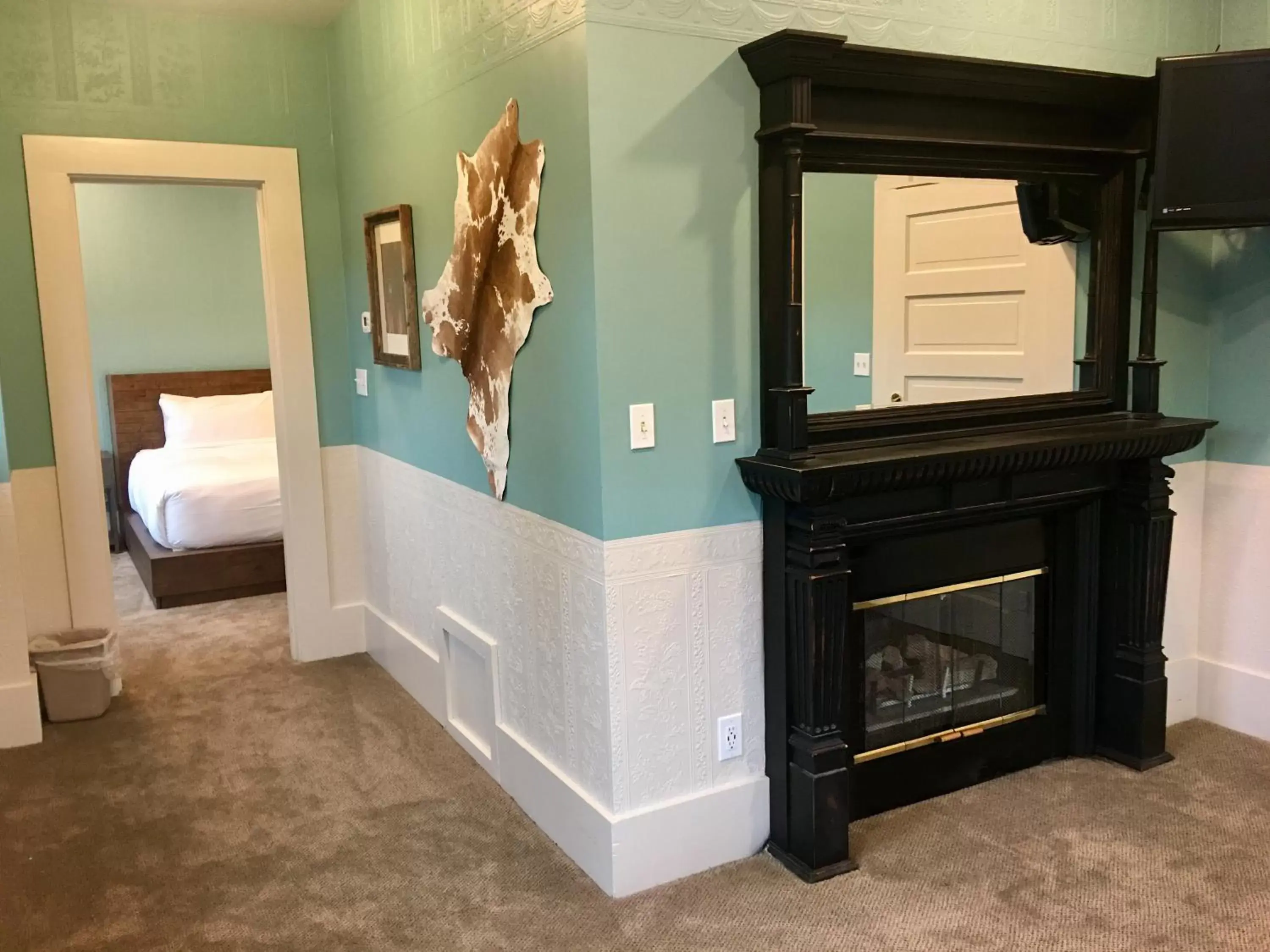 Bedroom in The Groveland Hotel