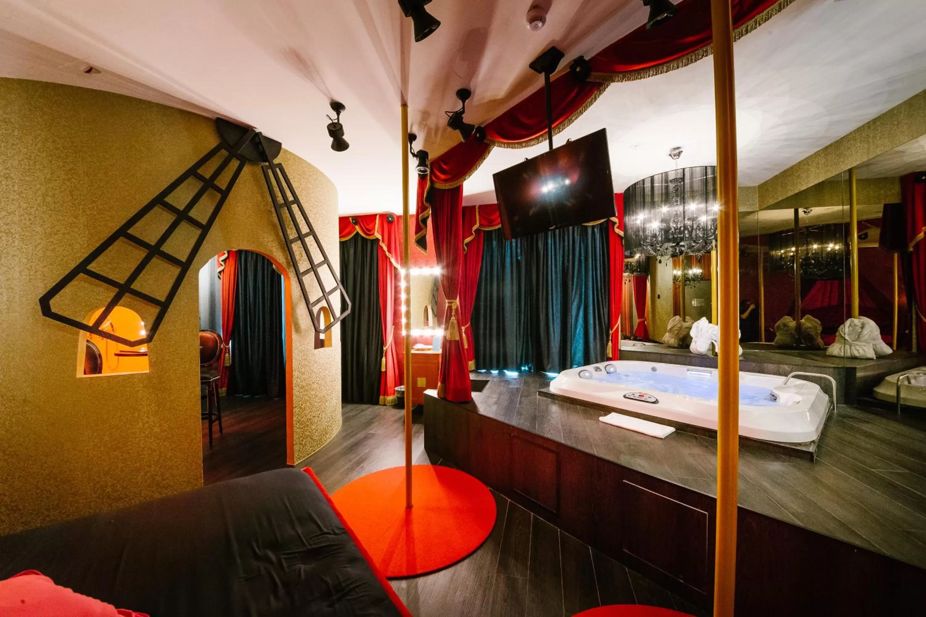 Hot Tub, Bed in Diamante MHotel