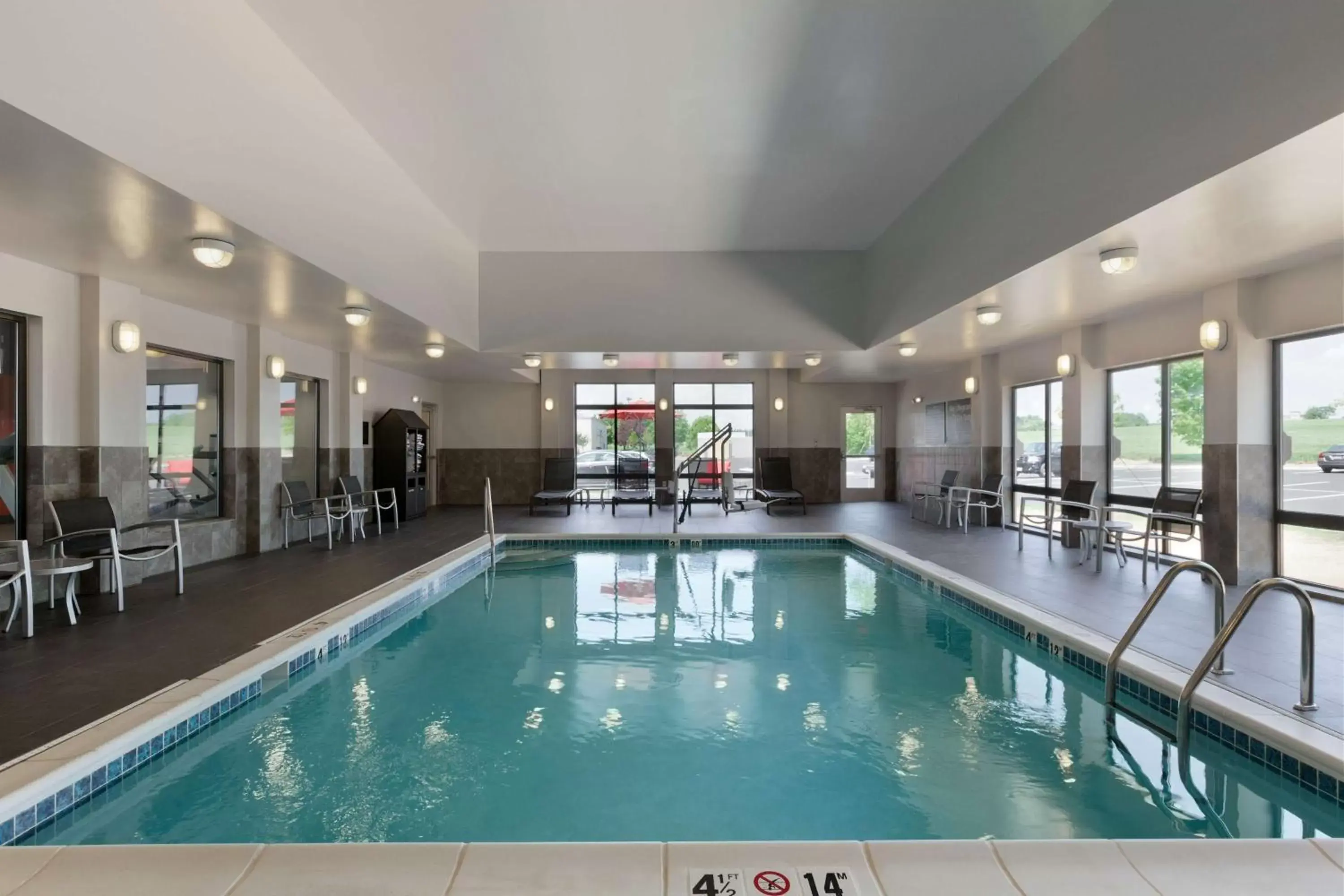 Pool view, Swimming Pool in Hampton Inn and Suites Roanoke Airport/Valley View Mall