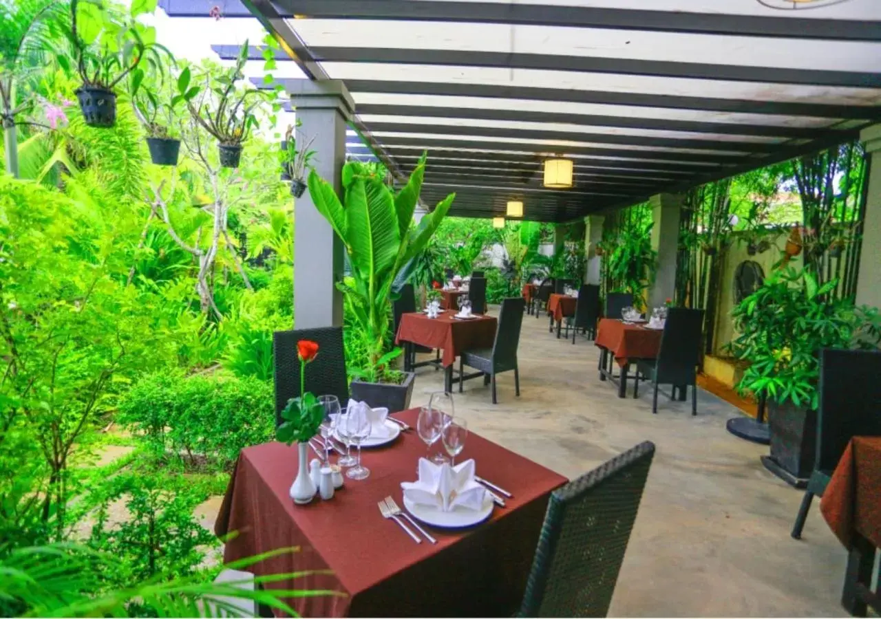 Patio, Restaurant/Places to Eat in Ladear Privilege Rooms