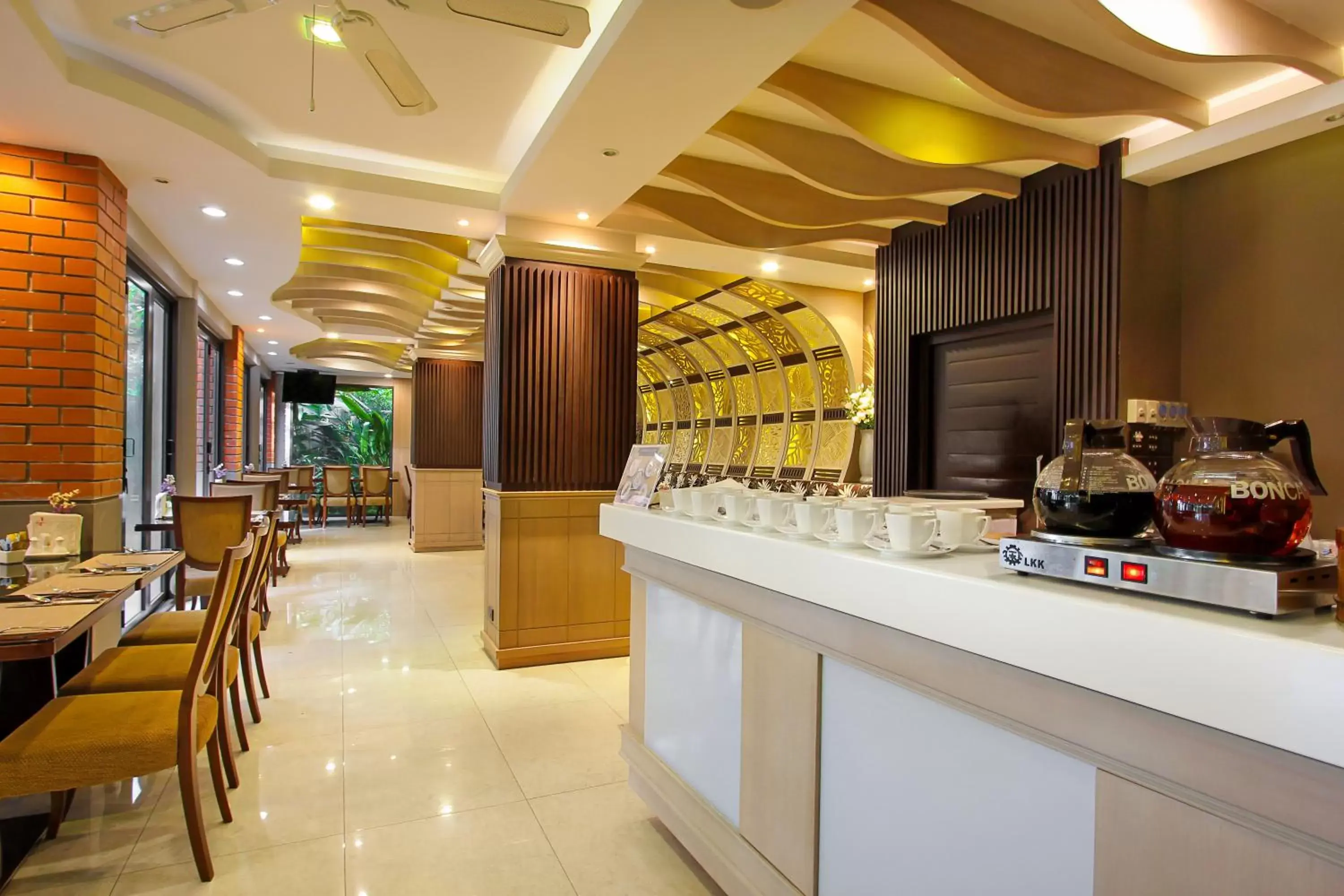 Restaurant/Places to Eat in Rimnaam Klangchan Hotel - SHA Plus