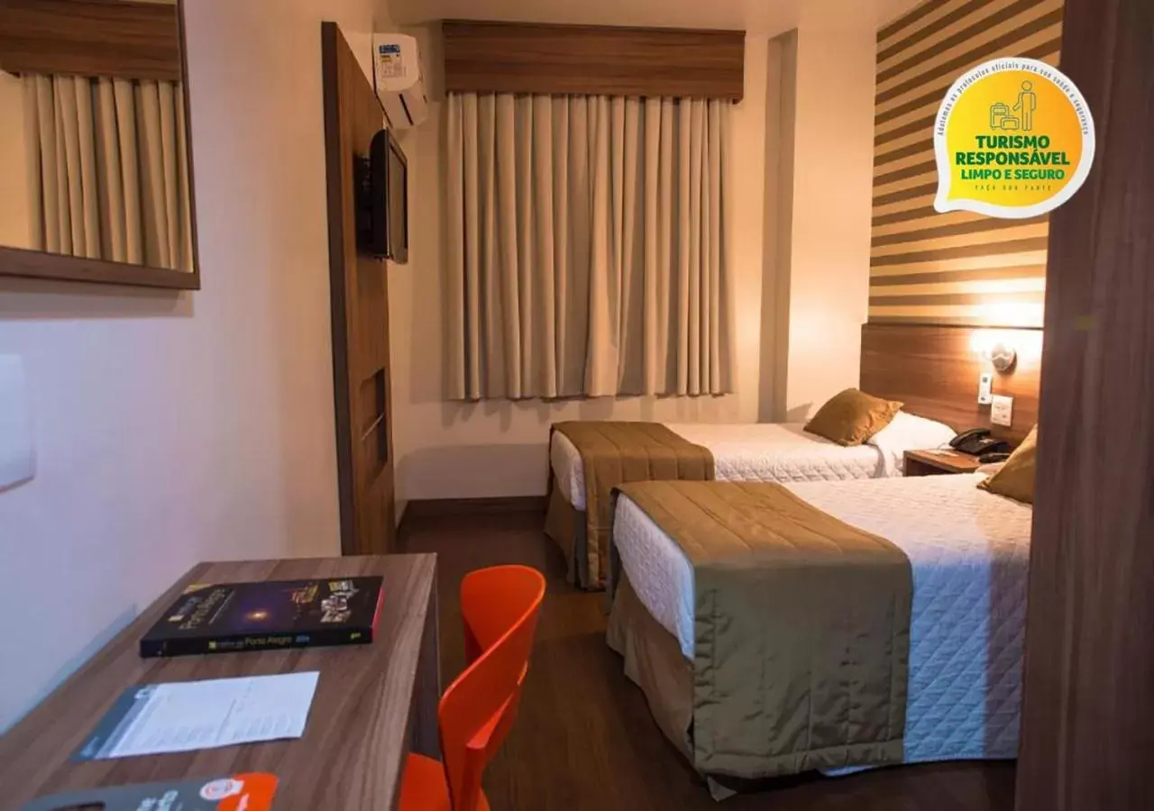 Bed, Room Photo in Hotel Continental Business - 200 metros do Complexo Hospitalar Santa Casa