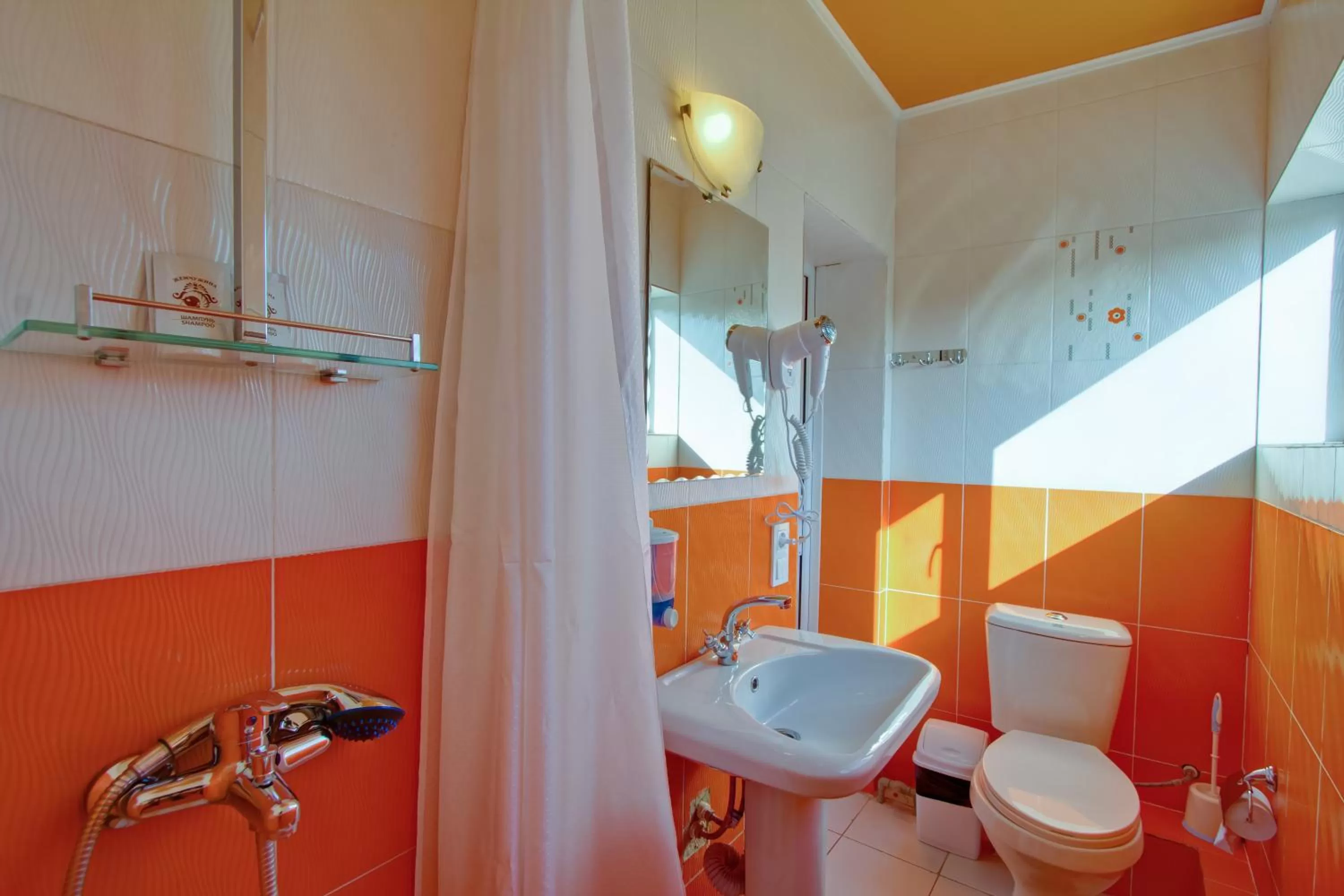 Bed in 10-Bed Mixed Dormitory Room in Kausar Hotel