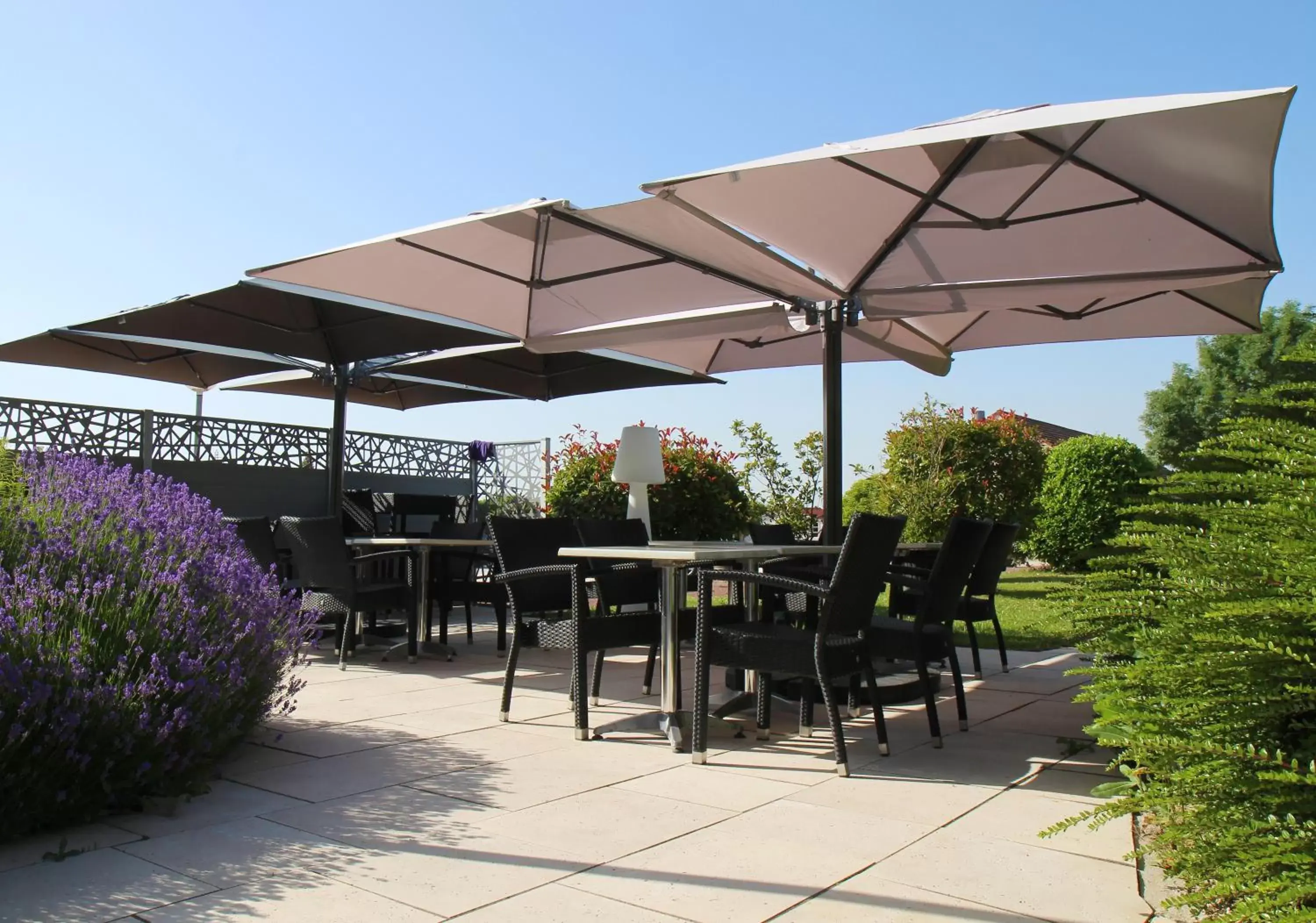 Patio, Restaurant/Places to Eat in Hôtel Le Clos Badan