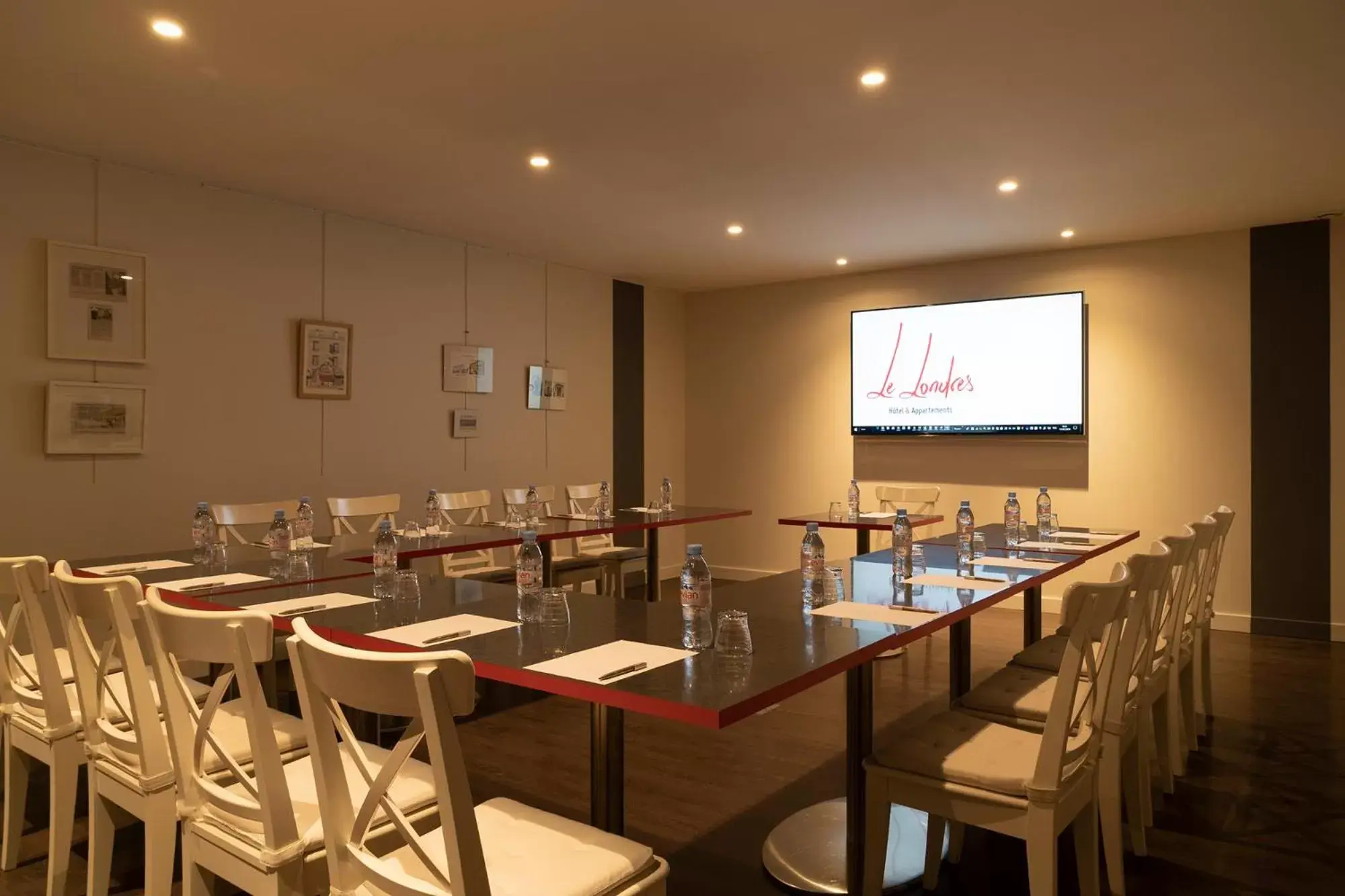 Meeting/conference room, Restaurant/Places to Eat in The Originals Boutique, Hôtel Le Londres, Saumur (Qualys-Hotel)