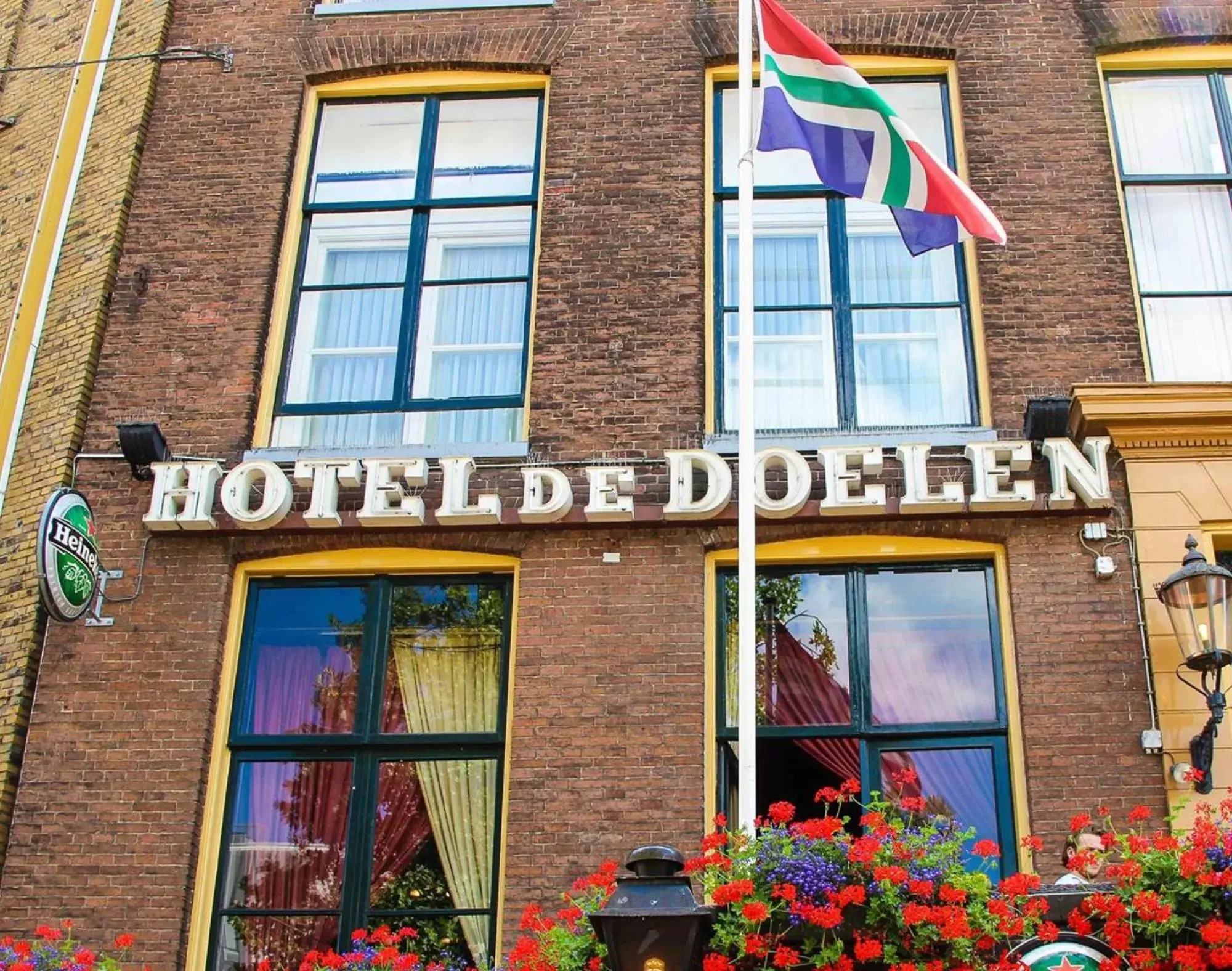 Facade/entrance, Property Building in Boutique Hotel De Doelen