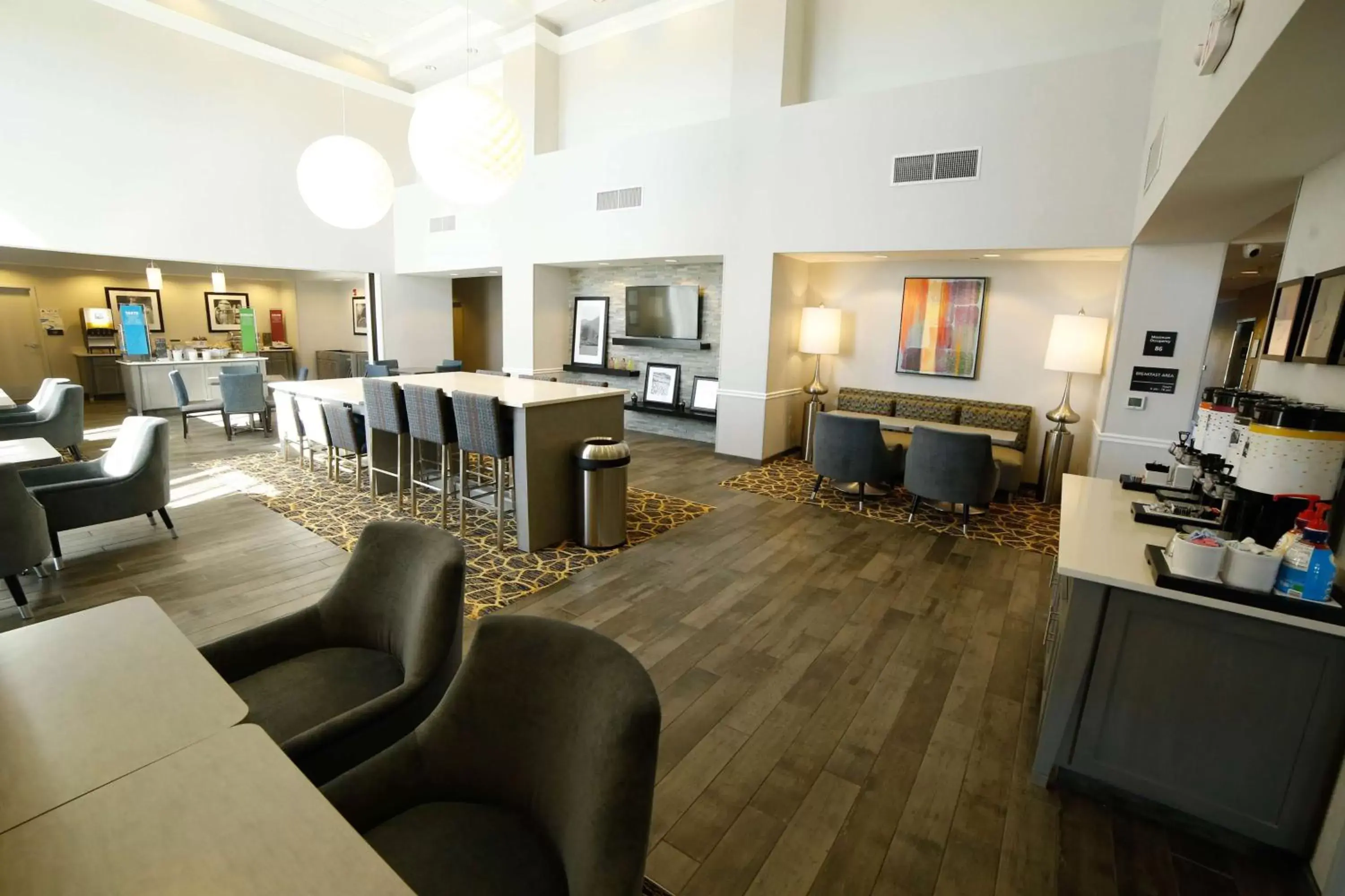Dining area, Seating Area in Hampton Inn & Suites Forest City