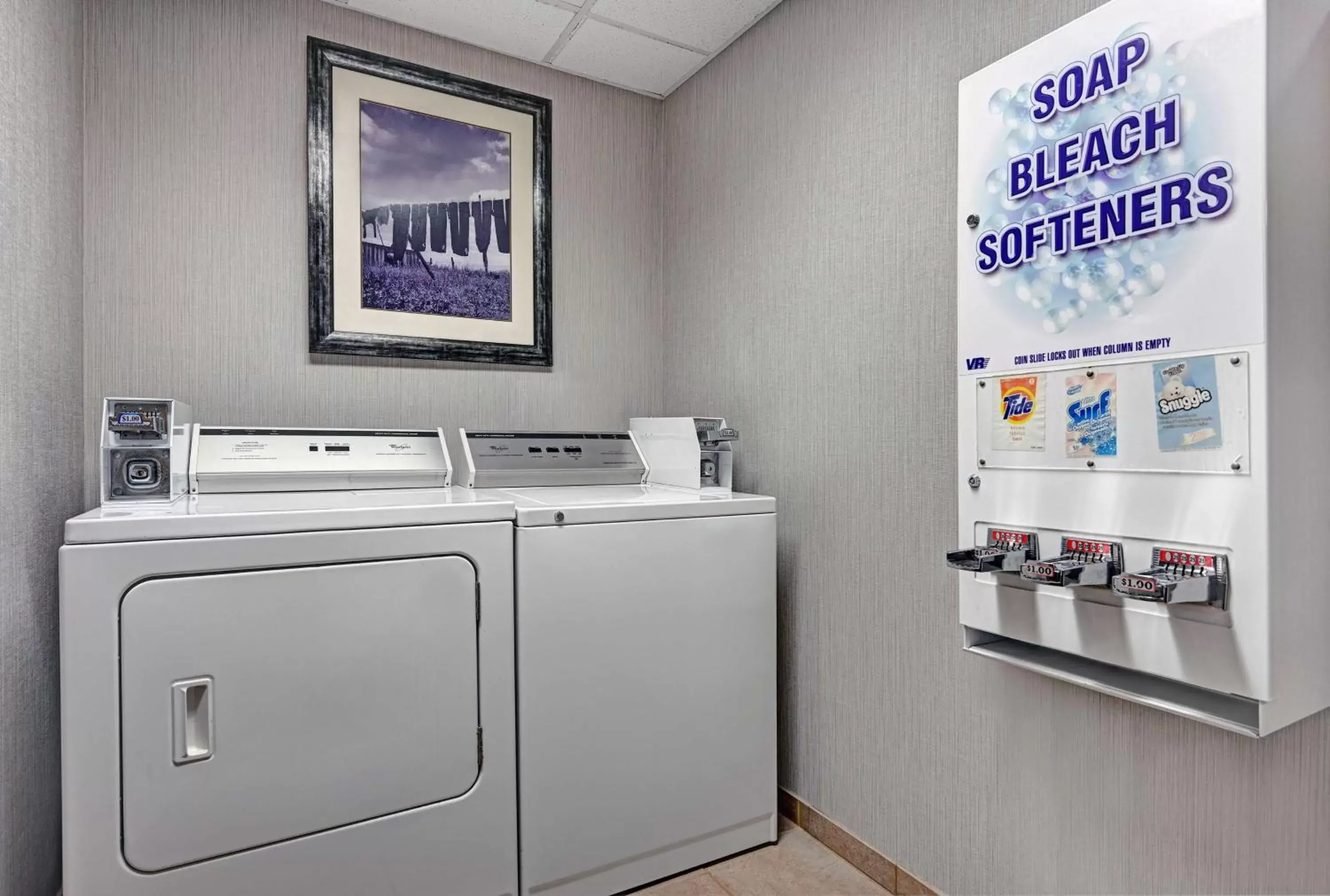 Property building in Hampton Inn Farmington Property building in Hampton Inn Farmington