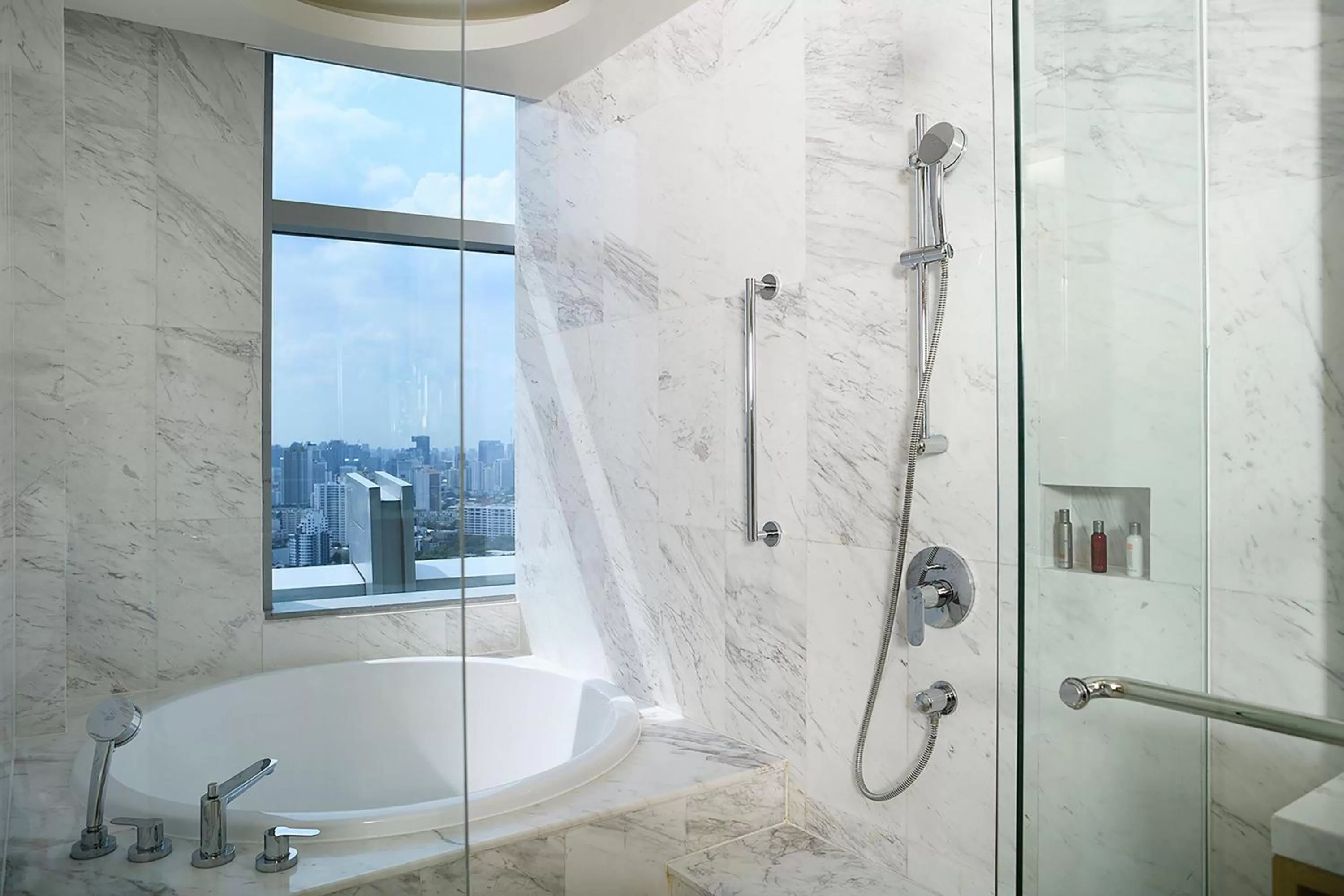 Photo of the whole room in Bangkok Marriott Hotel Sukhumvit