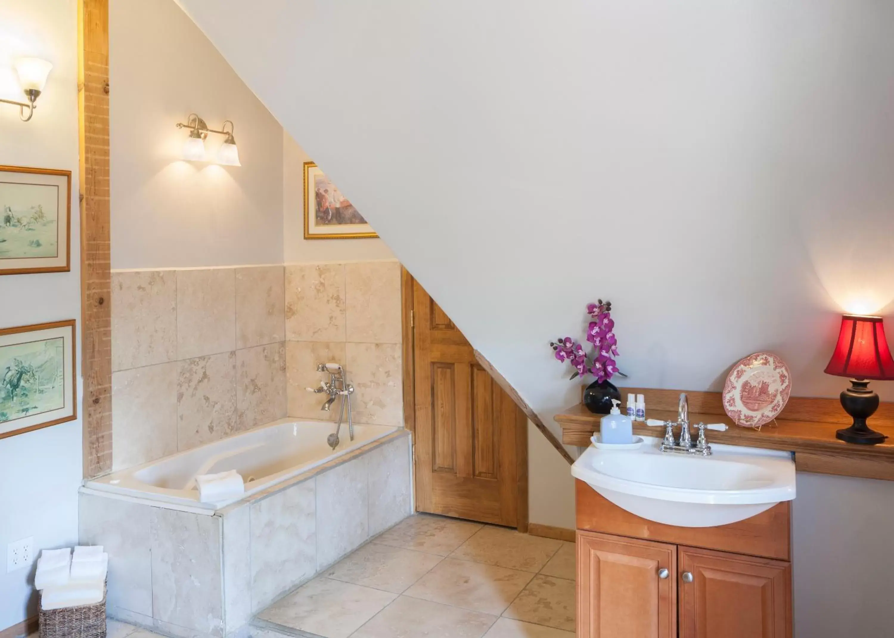 Shower, Bathroom in Henderson Castle Inn