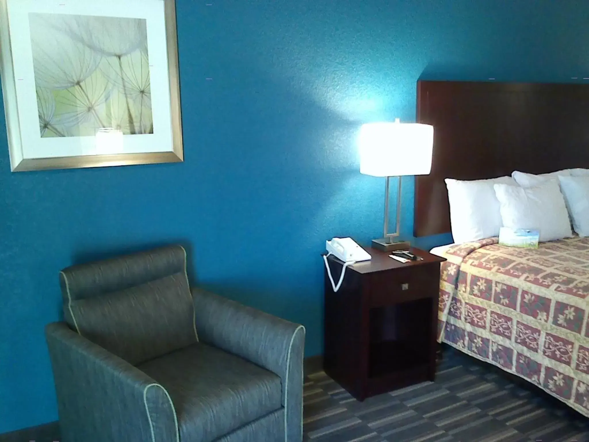 Living room, Bed in Days Inn by Wyndham Snyder