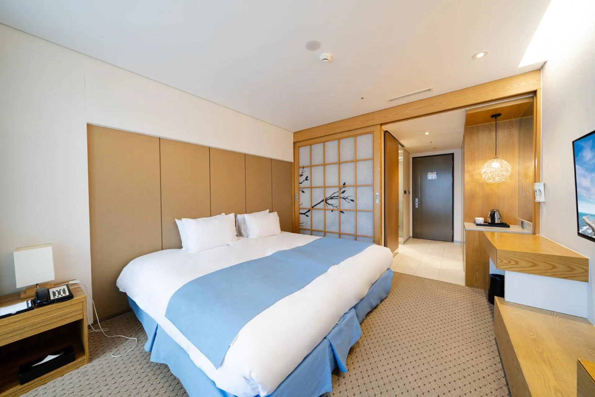 Bed in Hotel Whistlelark, BW Signature Collection