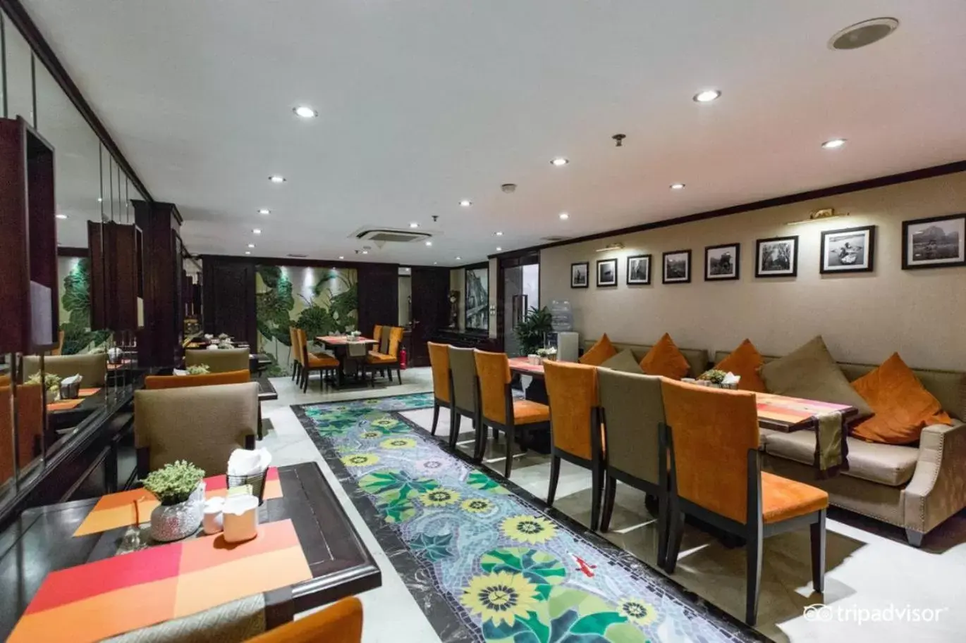 Restaurant/Places to Eat in Golden Lotus Luxury Hotel