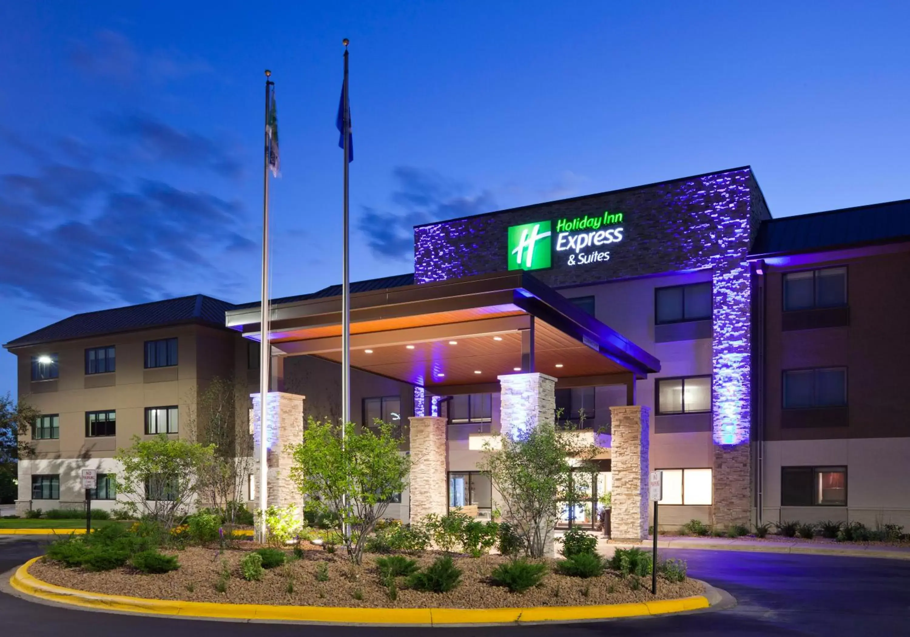 Property building in Holiday Inn Express Hotel & Suites Minneapolis-Golden Valley, an IHG Hotel