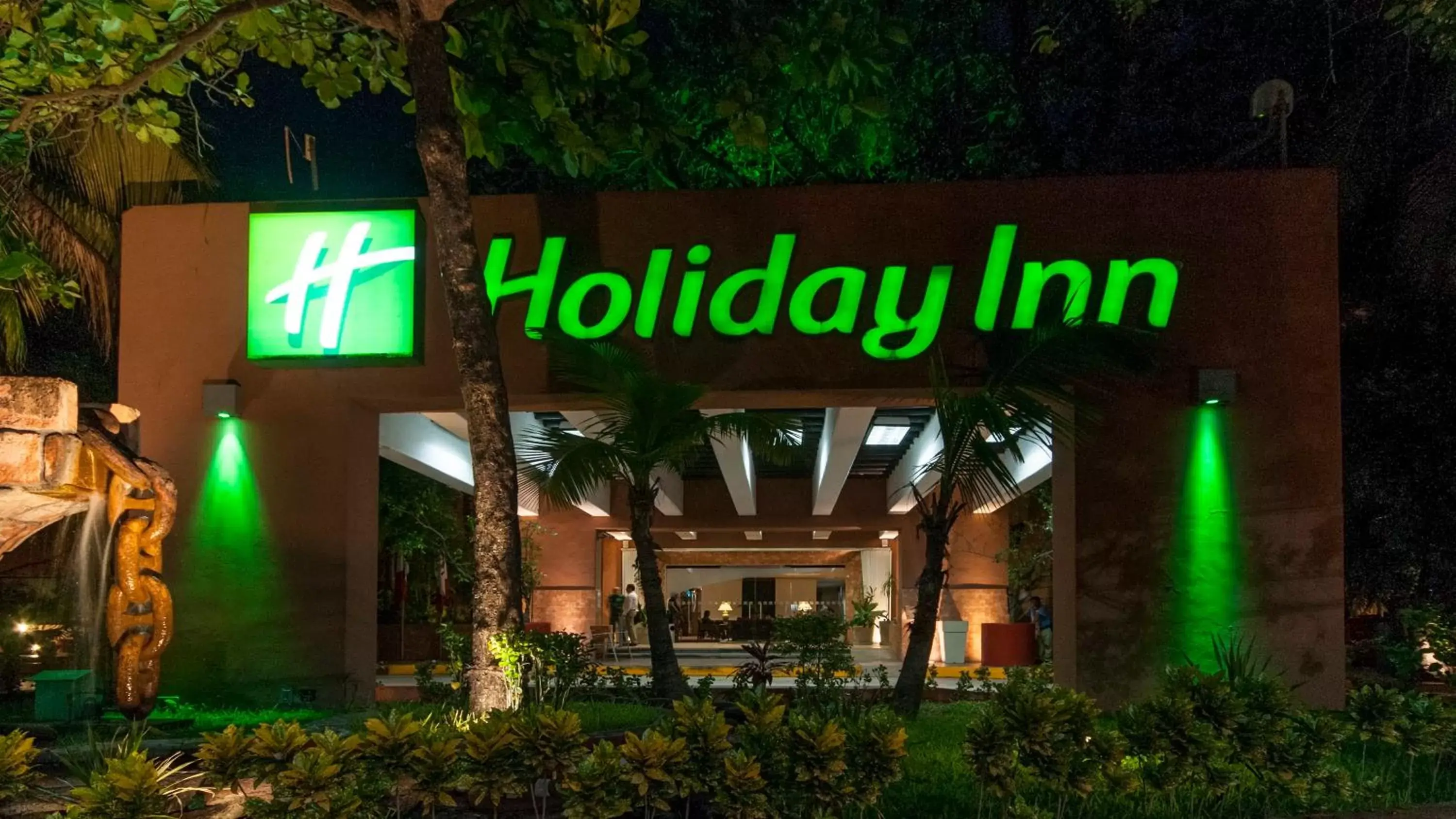 Property building in Holiday Inn Ciudad Del Carmen, an IHG Hotel