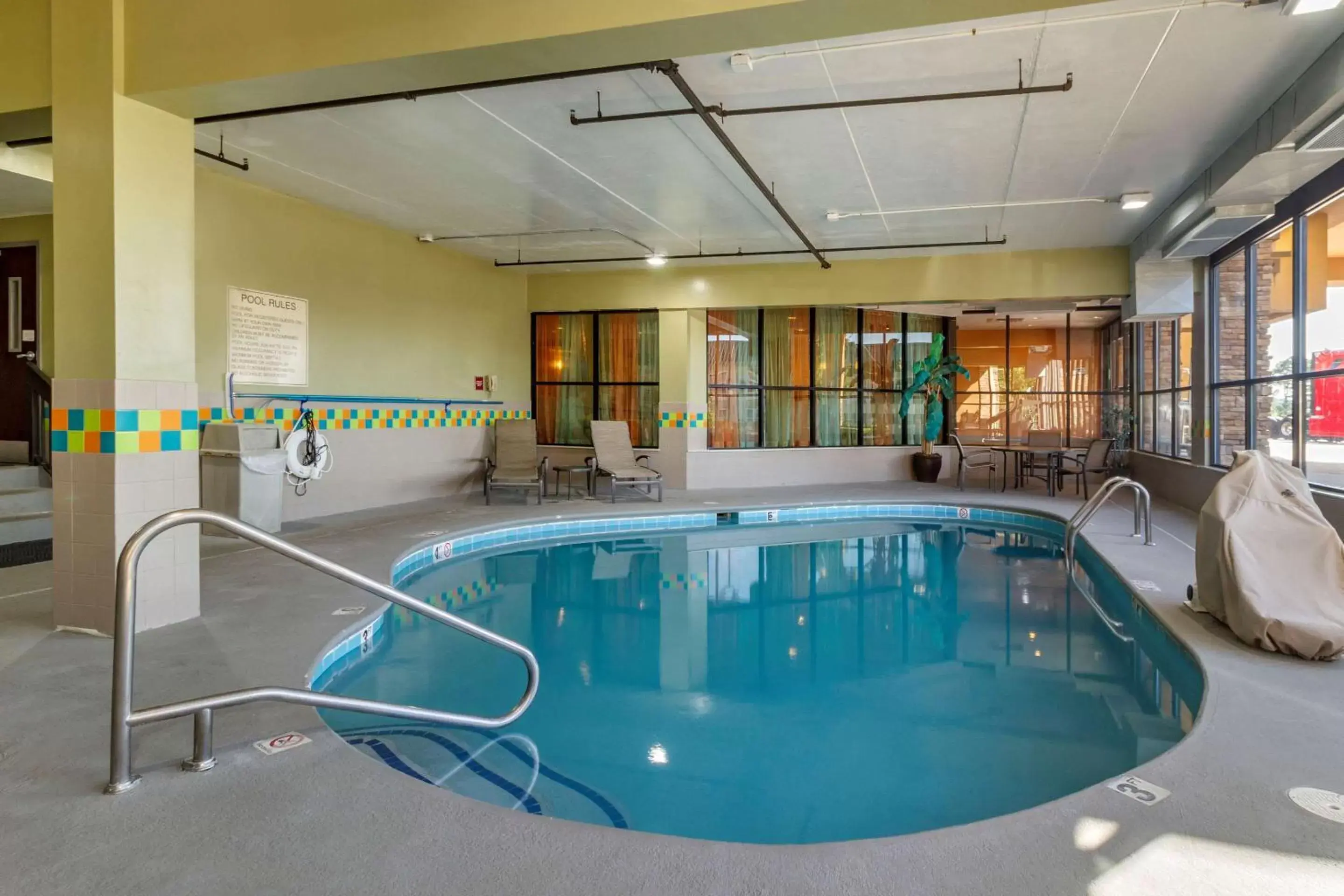 Swimming Pool in Comfort Suites Knoxville West - Farragut