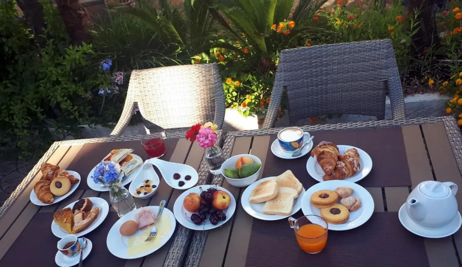 Breakfast in Hotel Ares