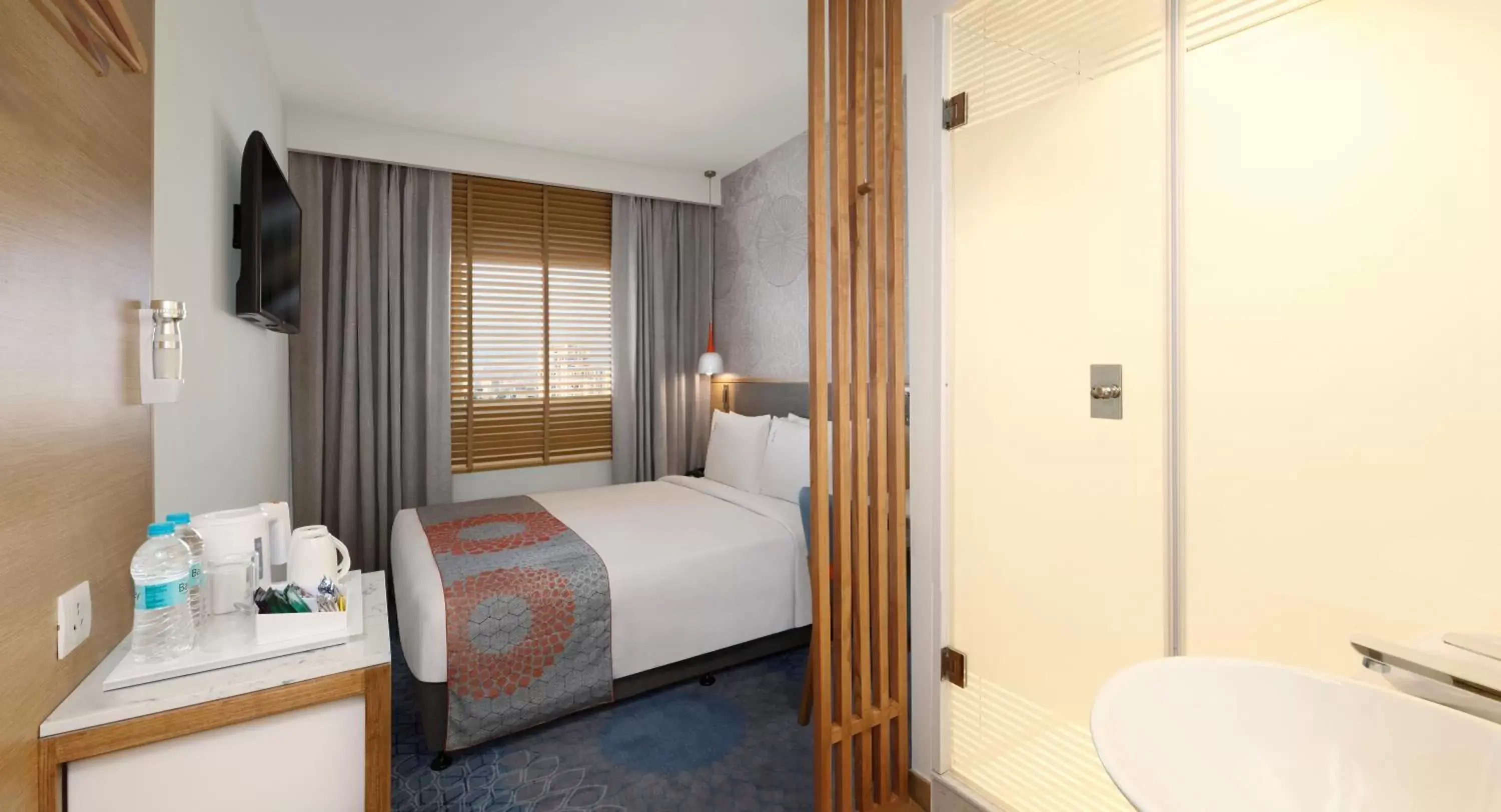 Bedroom, Bed in Holiday Inn Express Ahmedabad Prahlad Nagar, an IHG Hotel