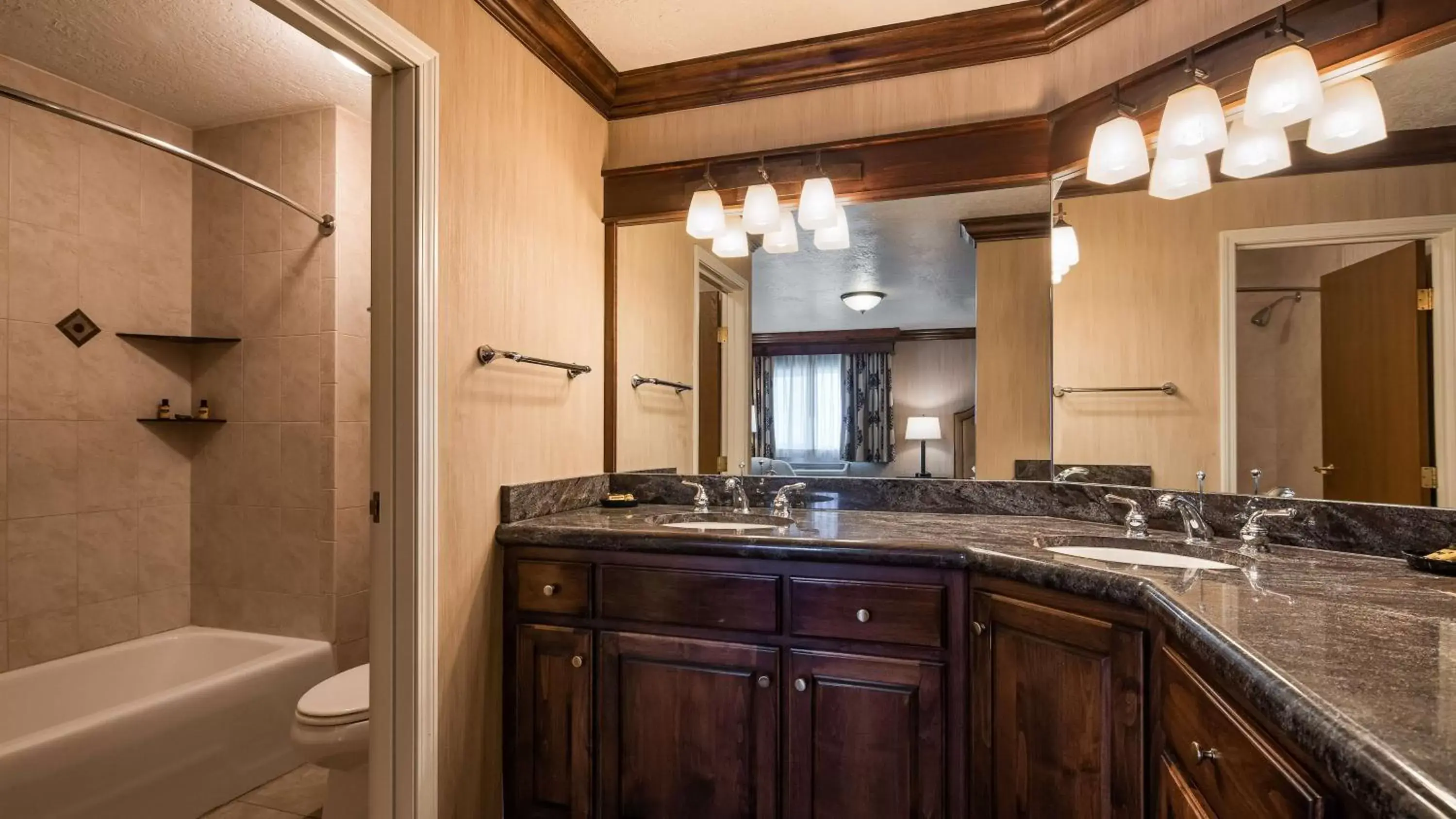 Bathroom, Kitchen/Kitchenette in Best Western Plus Flathead Lake Inn and Suites