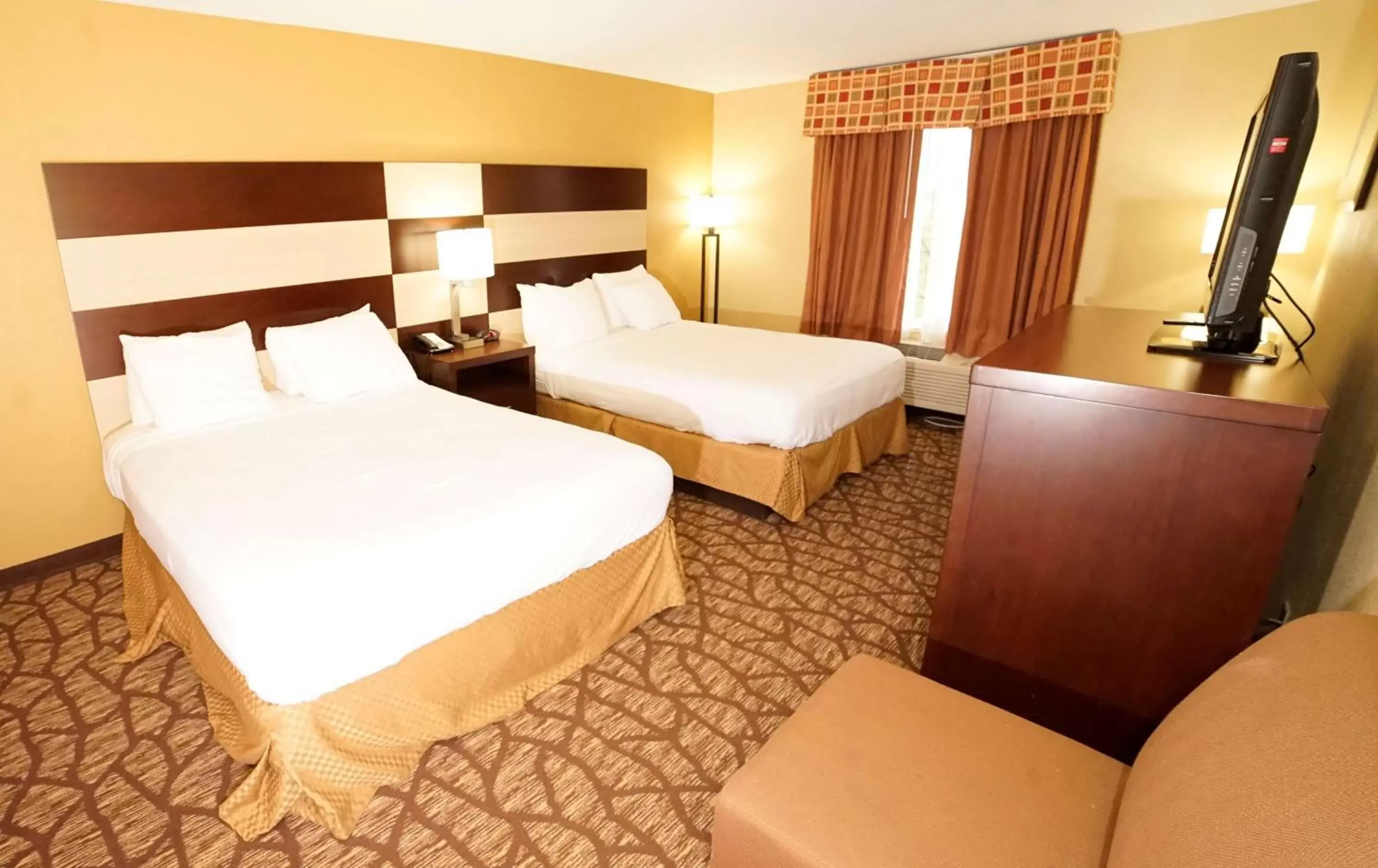 Photo of the whole room, Bed in Best Western Joliet Inn & Suites