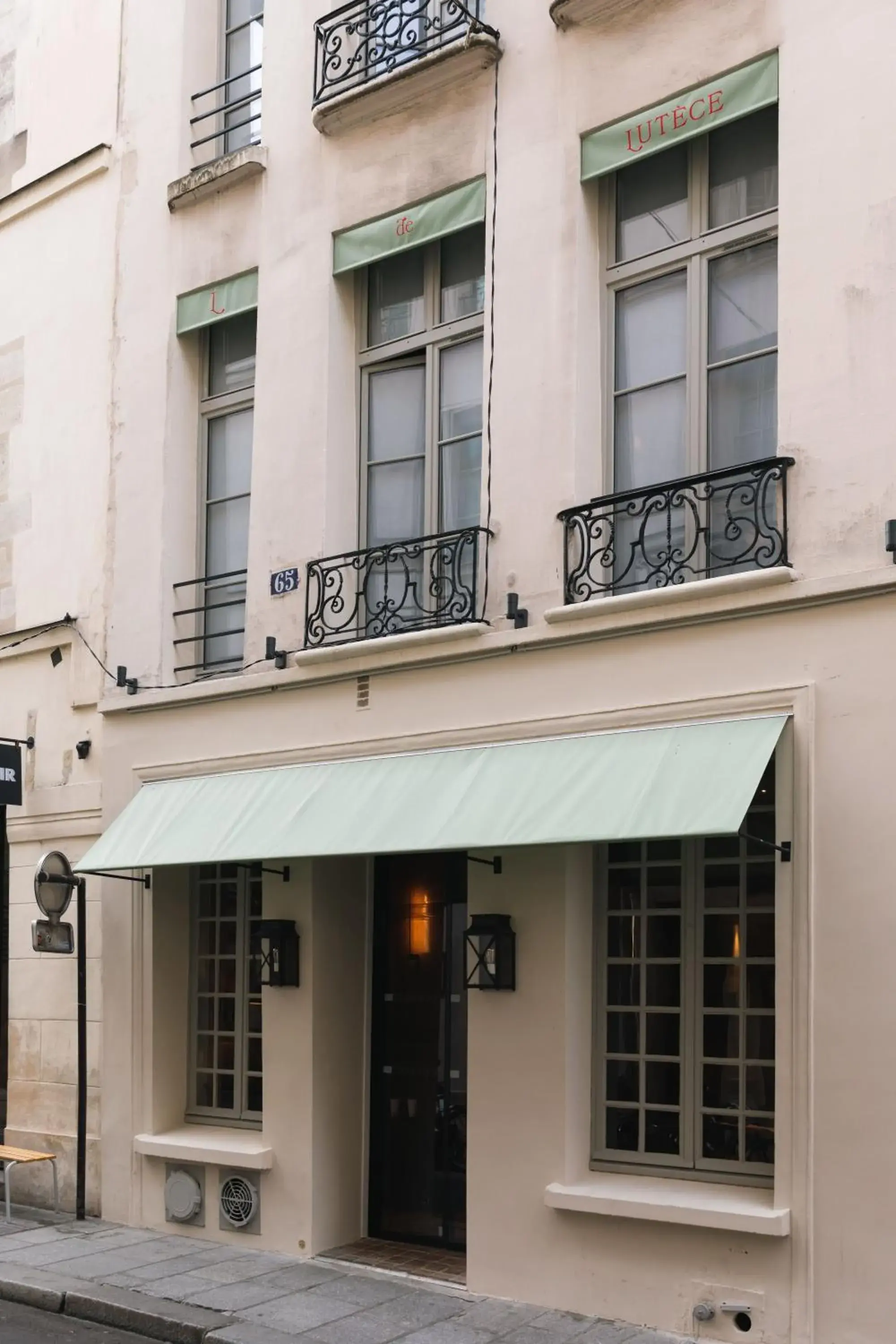 Facade/entrance, Property Building in Hotel De Lutece - Notre-Dame