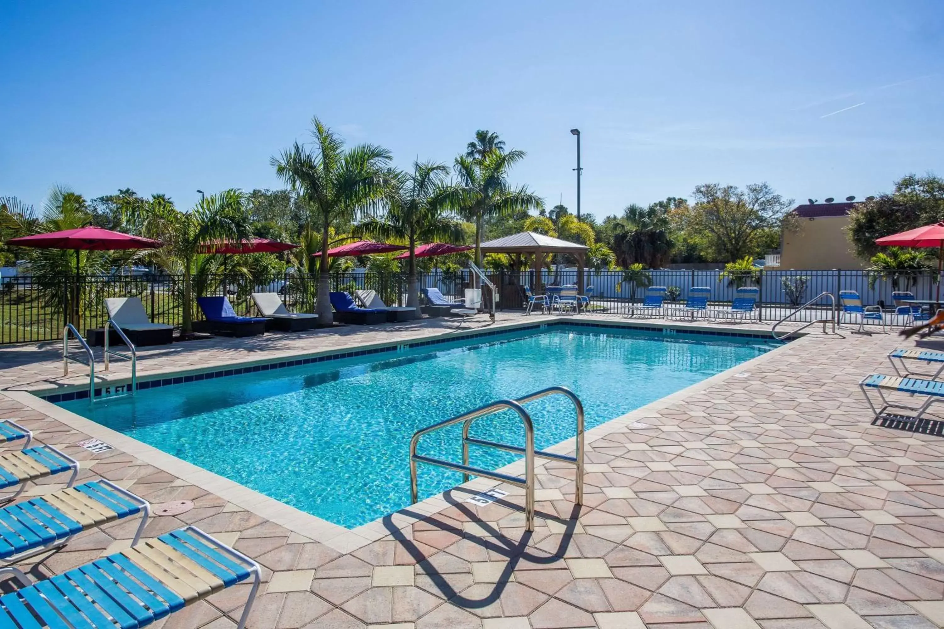 On site, Swimming Pool in Days Inn by Wyndham Sarasota Bay