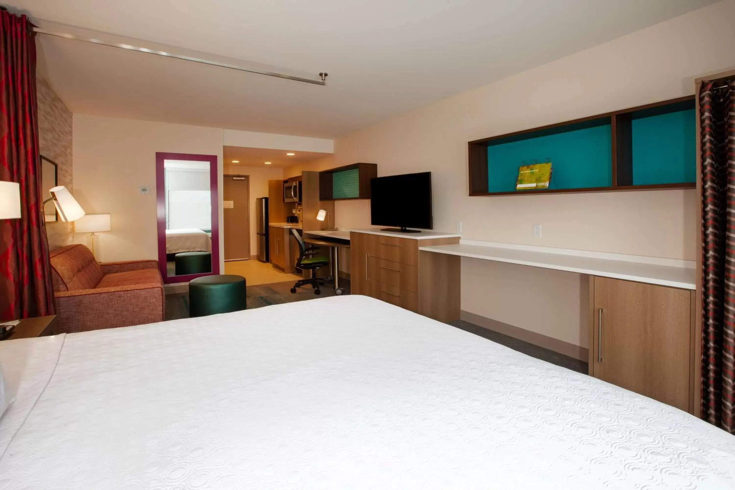 Bedroom, TV/Entertainment Center in Home2 Suites By Hilton Lewisburg, Wv