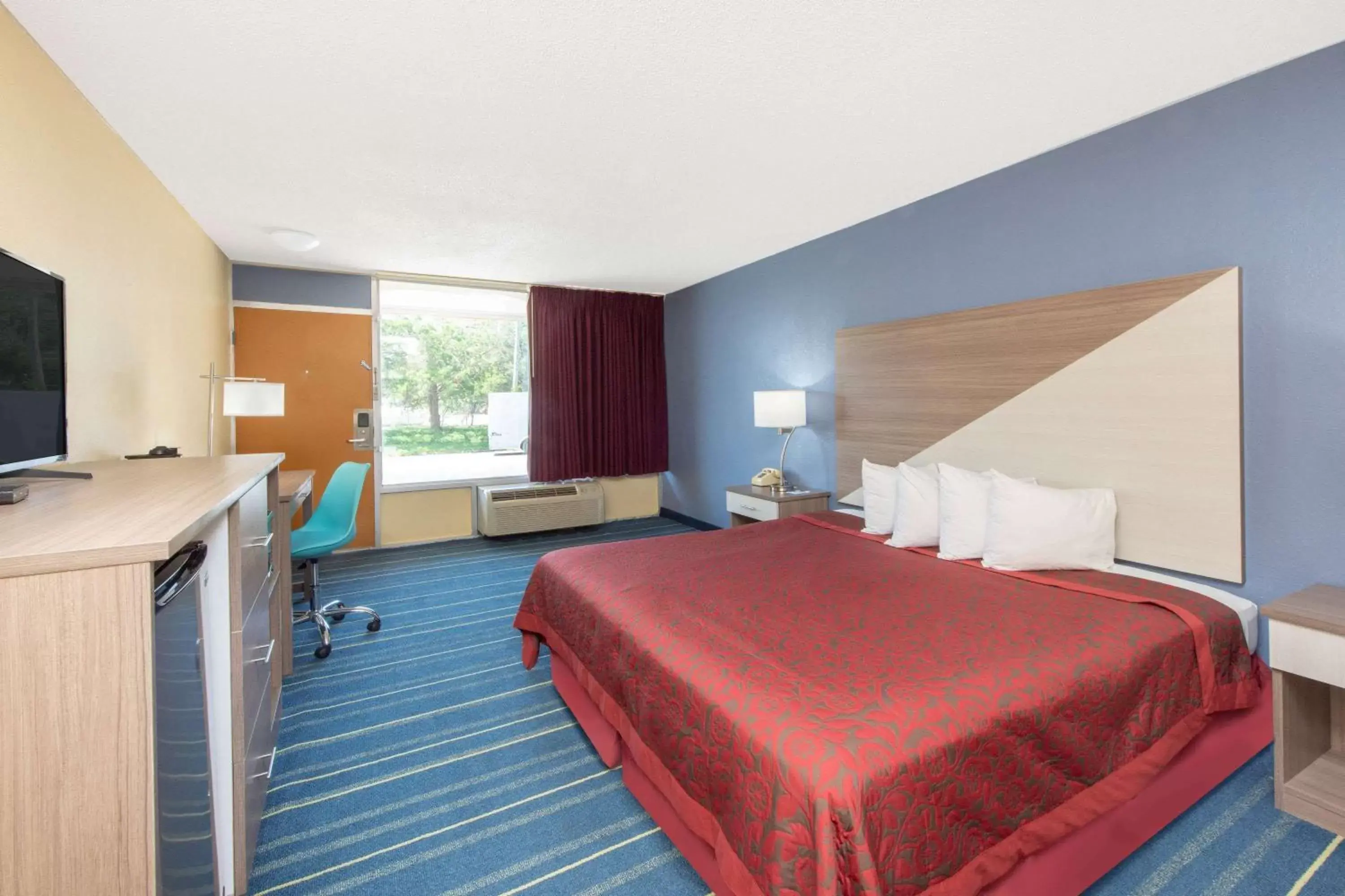 Photo of the whole room in Days Inn by Wyndham Salem