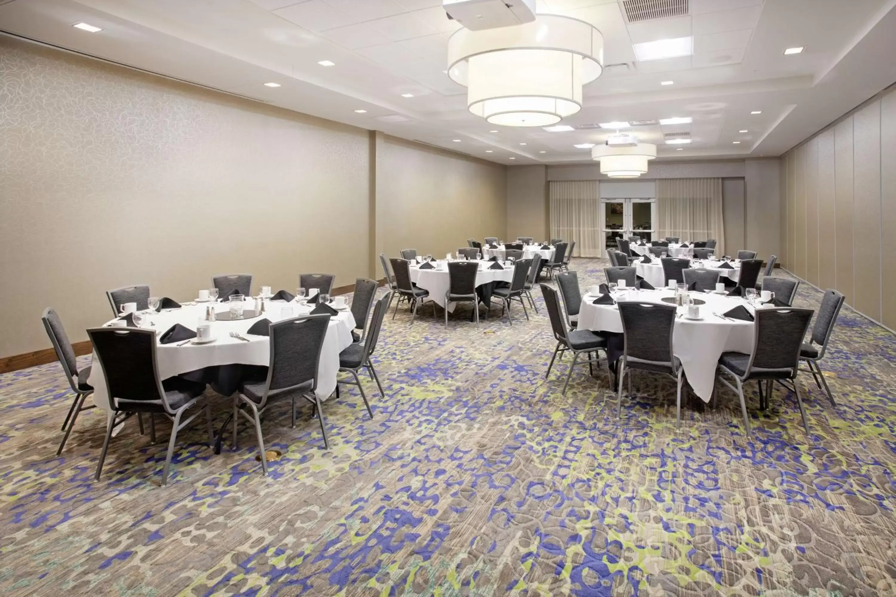 Meeting/conference room, Restaurant/Places to Eat in Hilton Garden Inn Omaha Aksarben Village