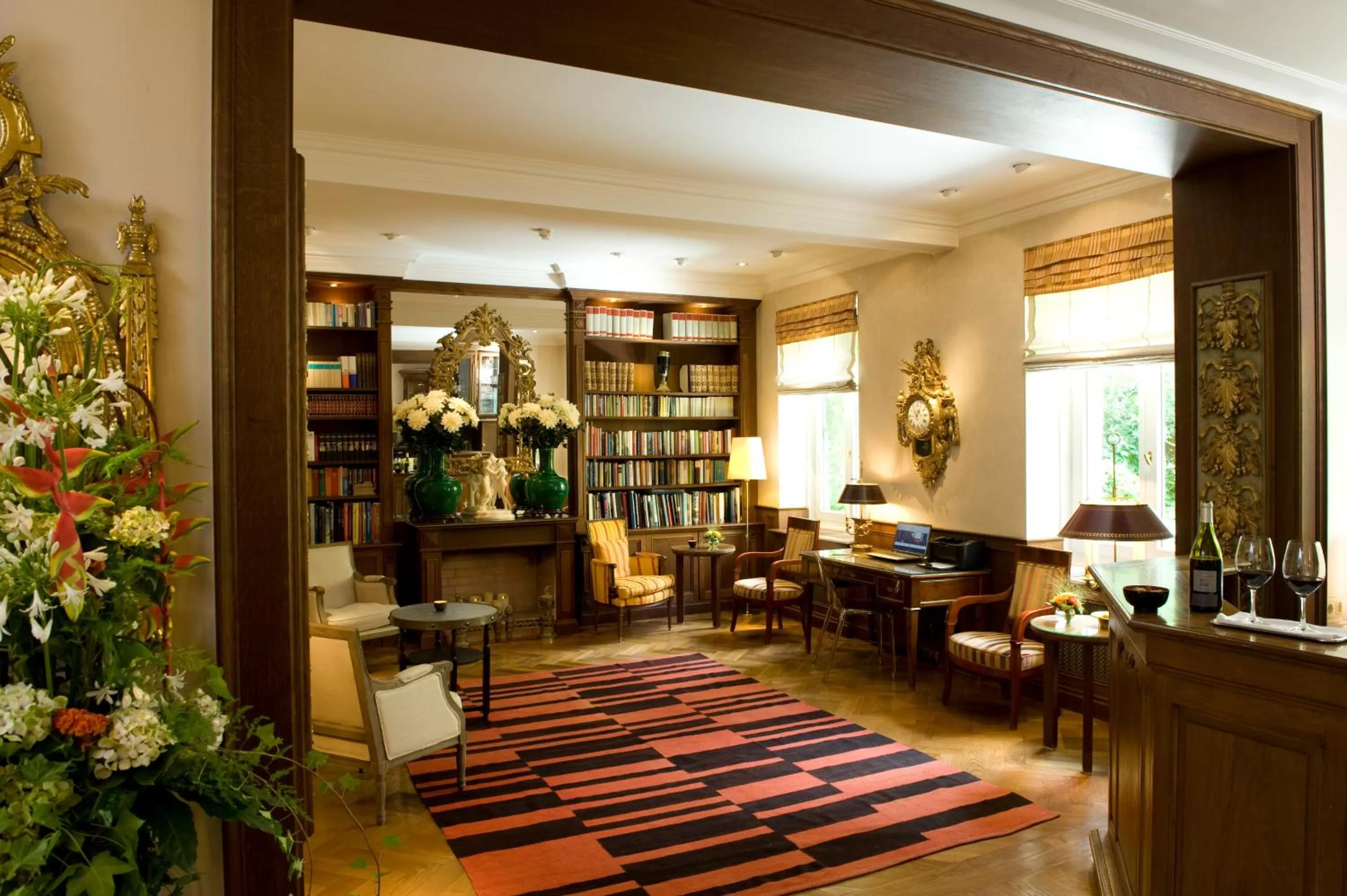 Library in Boutique Hotel Splendid