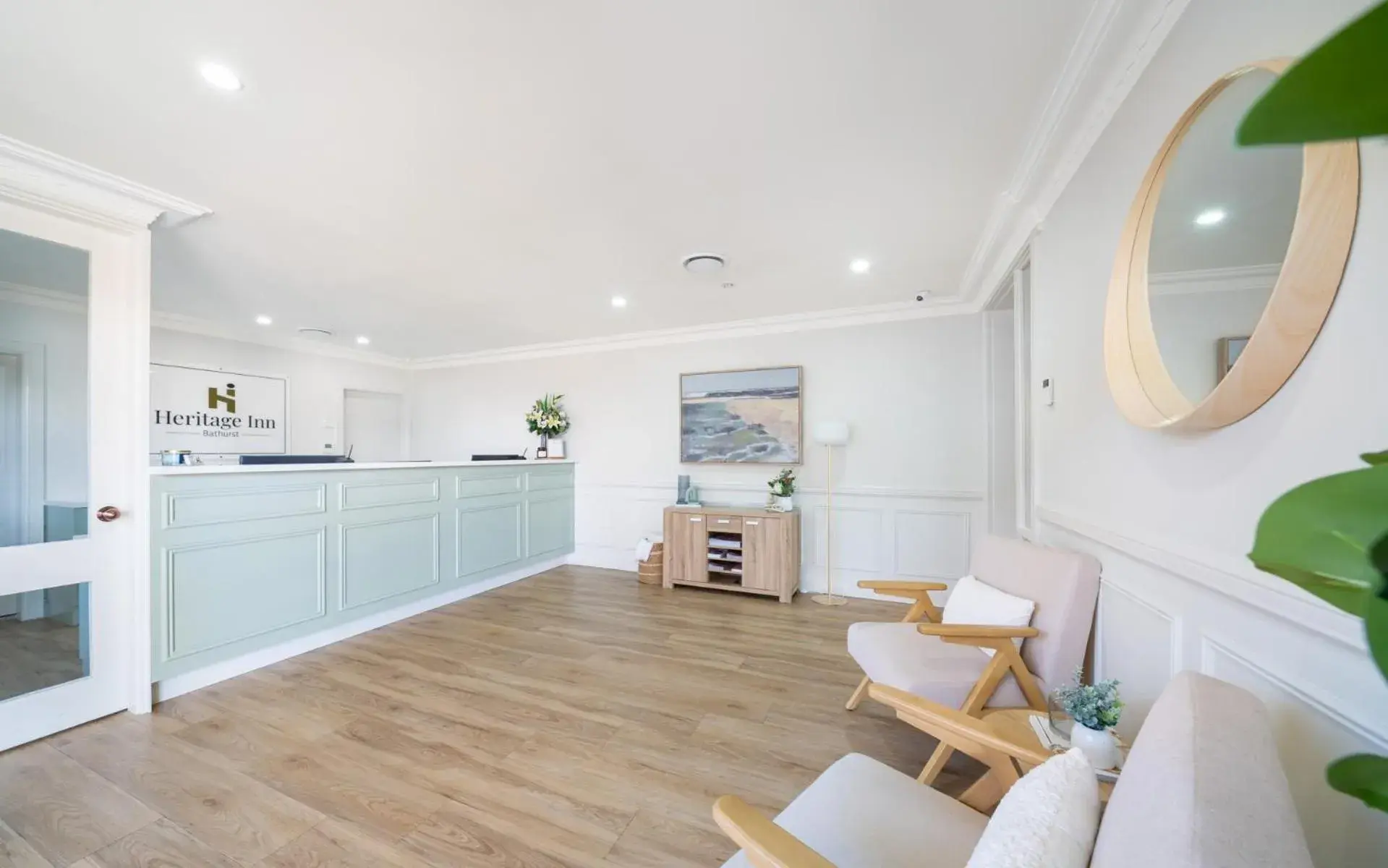 Lobby or reception, Kitchen/Kitchenette in Heritage Inn Bathurst