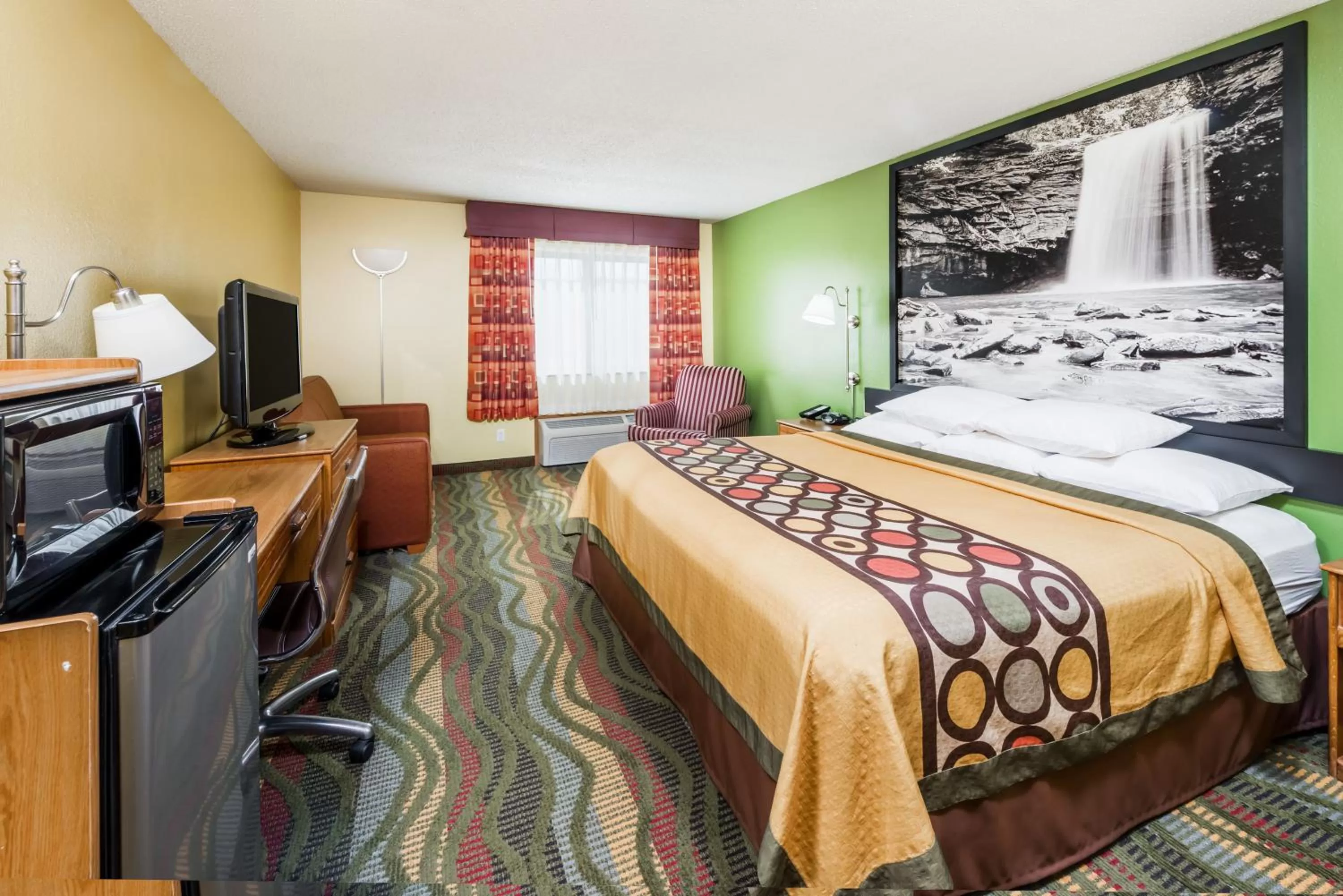 Bedroom, Bed in Super 8 by Wyndham Jacksonville