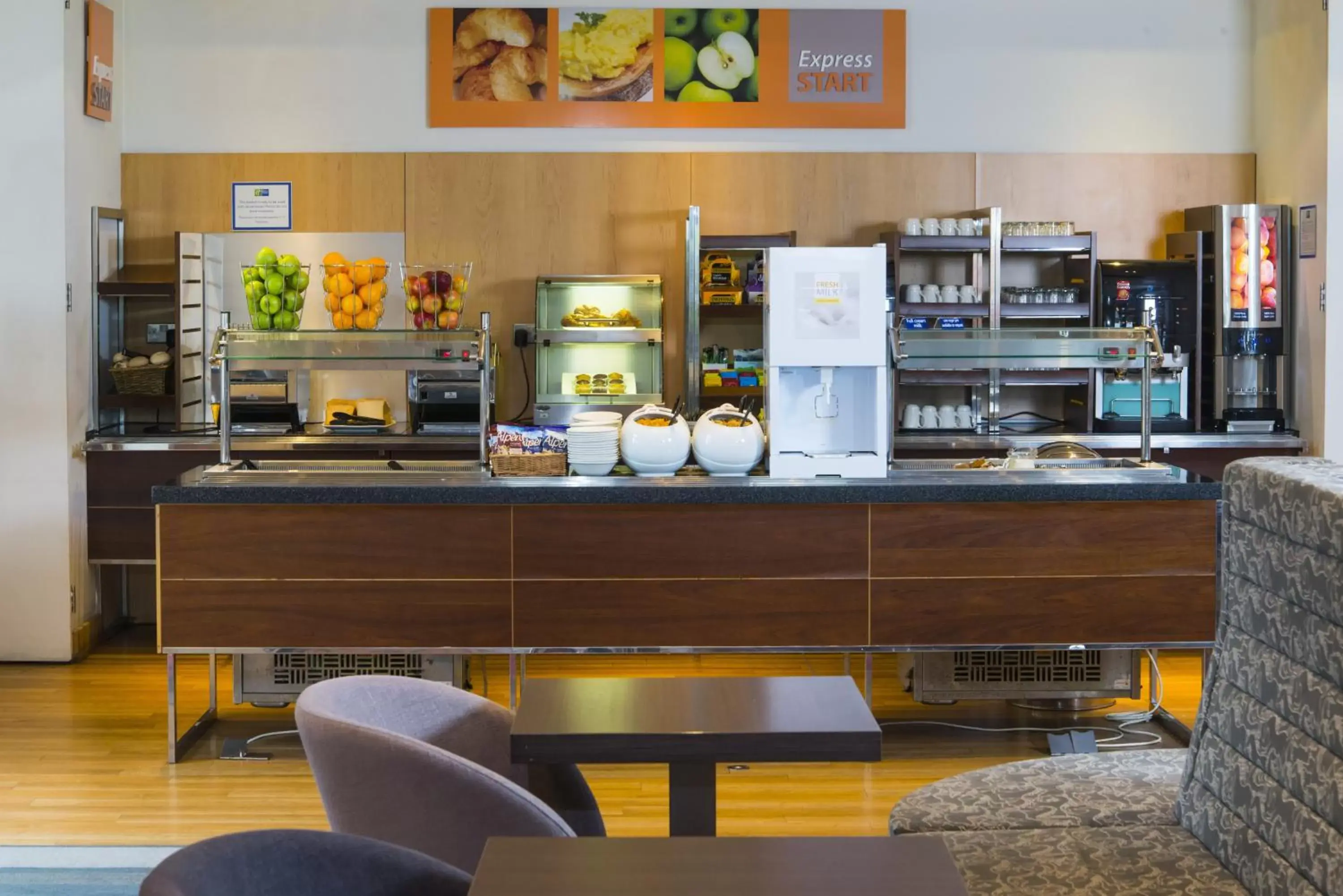 Breakfast, Restaurant/Places to Eat in Holiday Inn Express London - Epsom Downs, an IHG Hotel