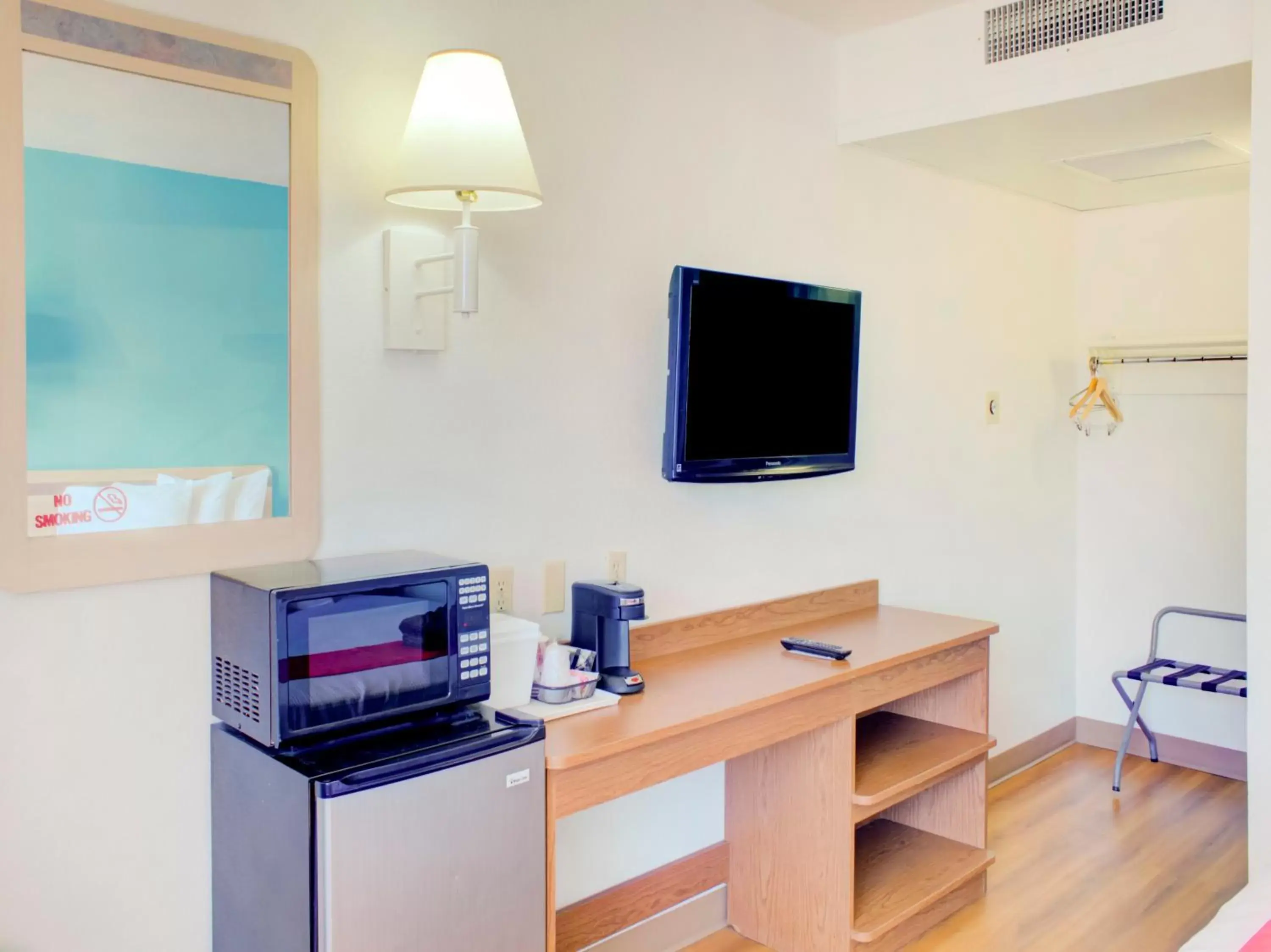 TV and multimedia in Travelodge by Wyndham Miles City