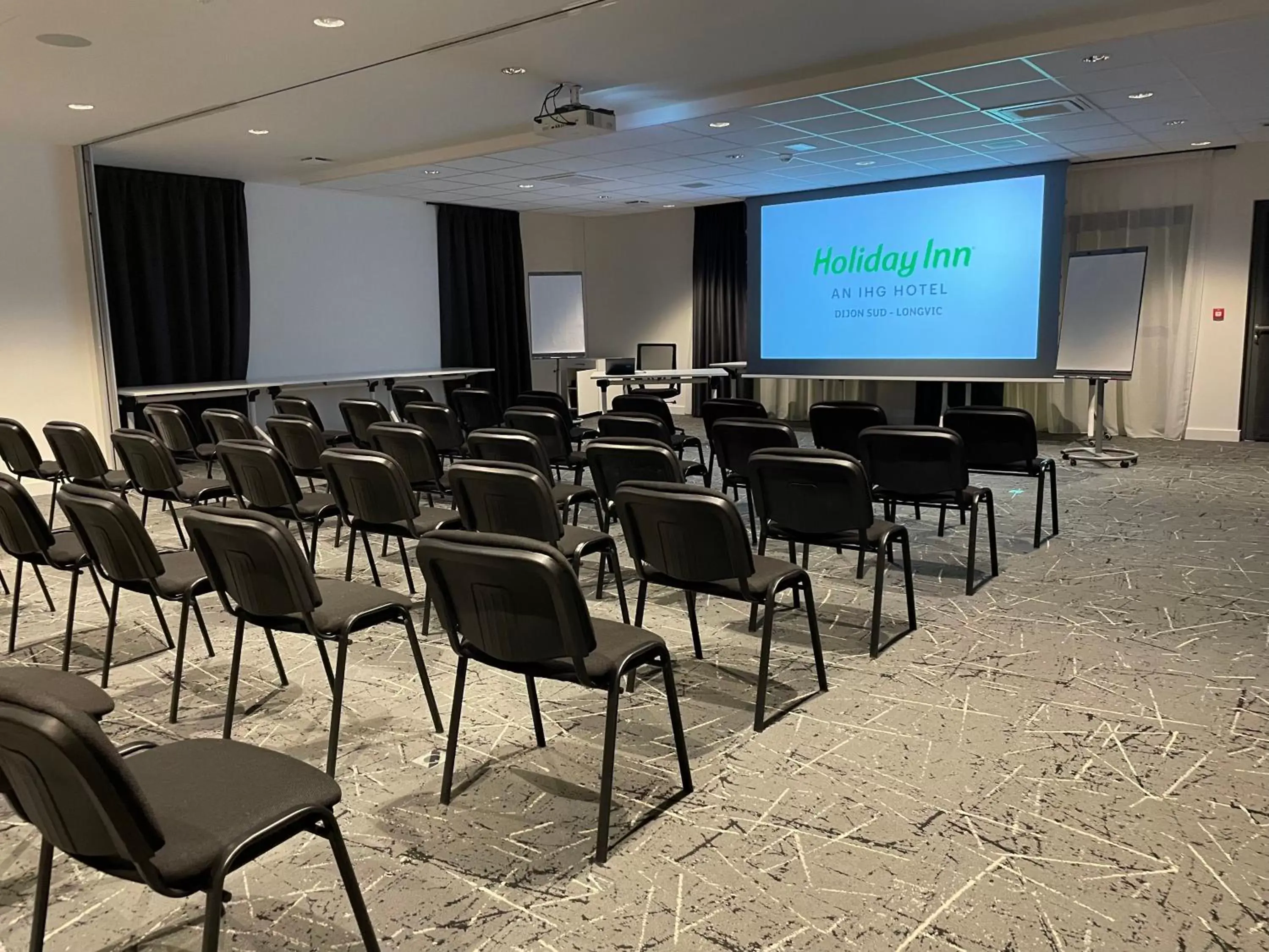 Meeting/conference room in Holiday Inn Dijon Sud - Longvic, an IHG Hotel