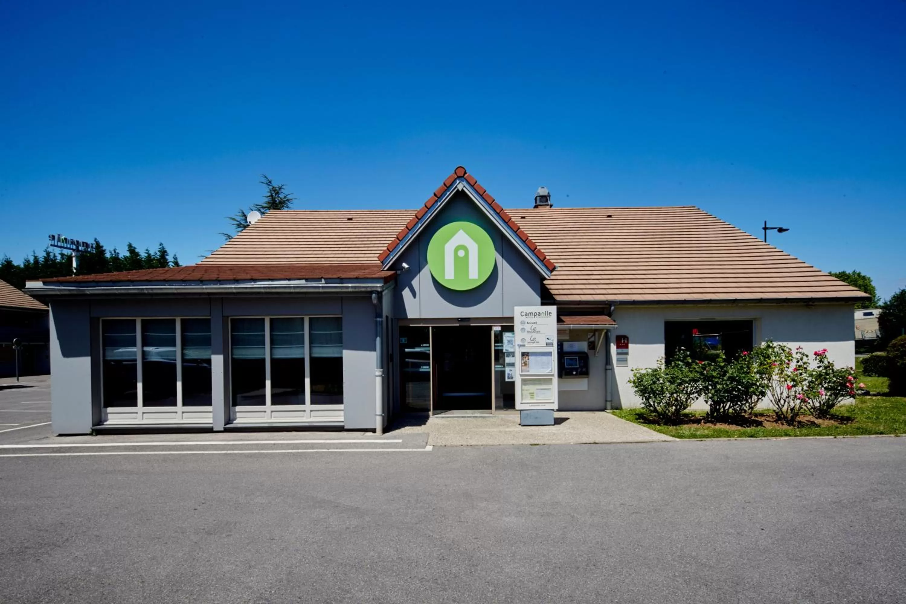 Property building in Campanile Evry Ouest - Corbeil Essonnes