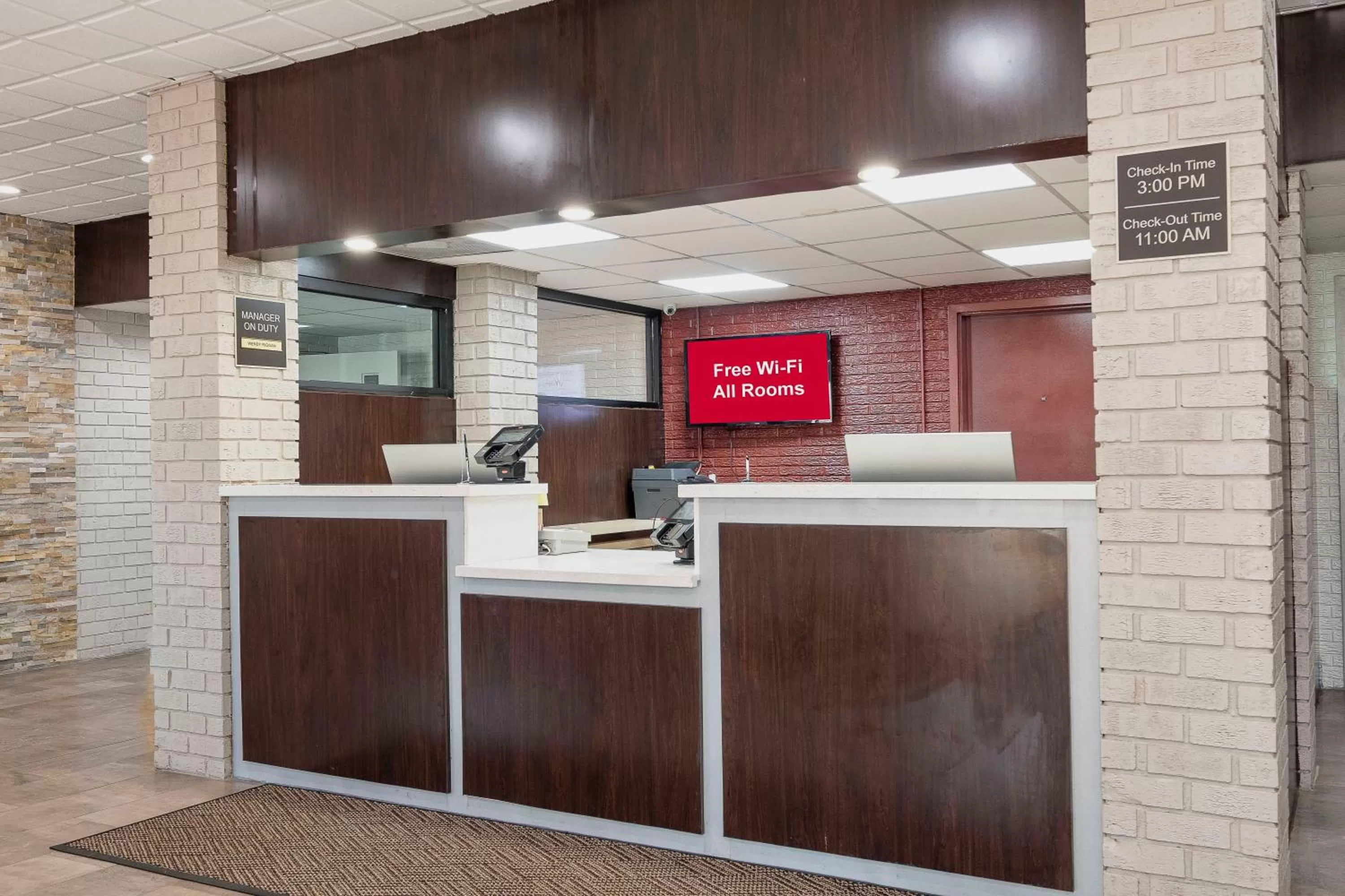 Lobby or reception in Red Roof Inn Roanoke Rapids
