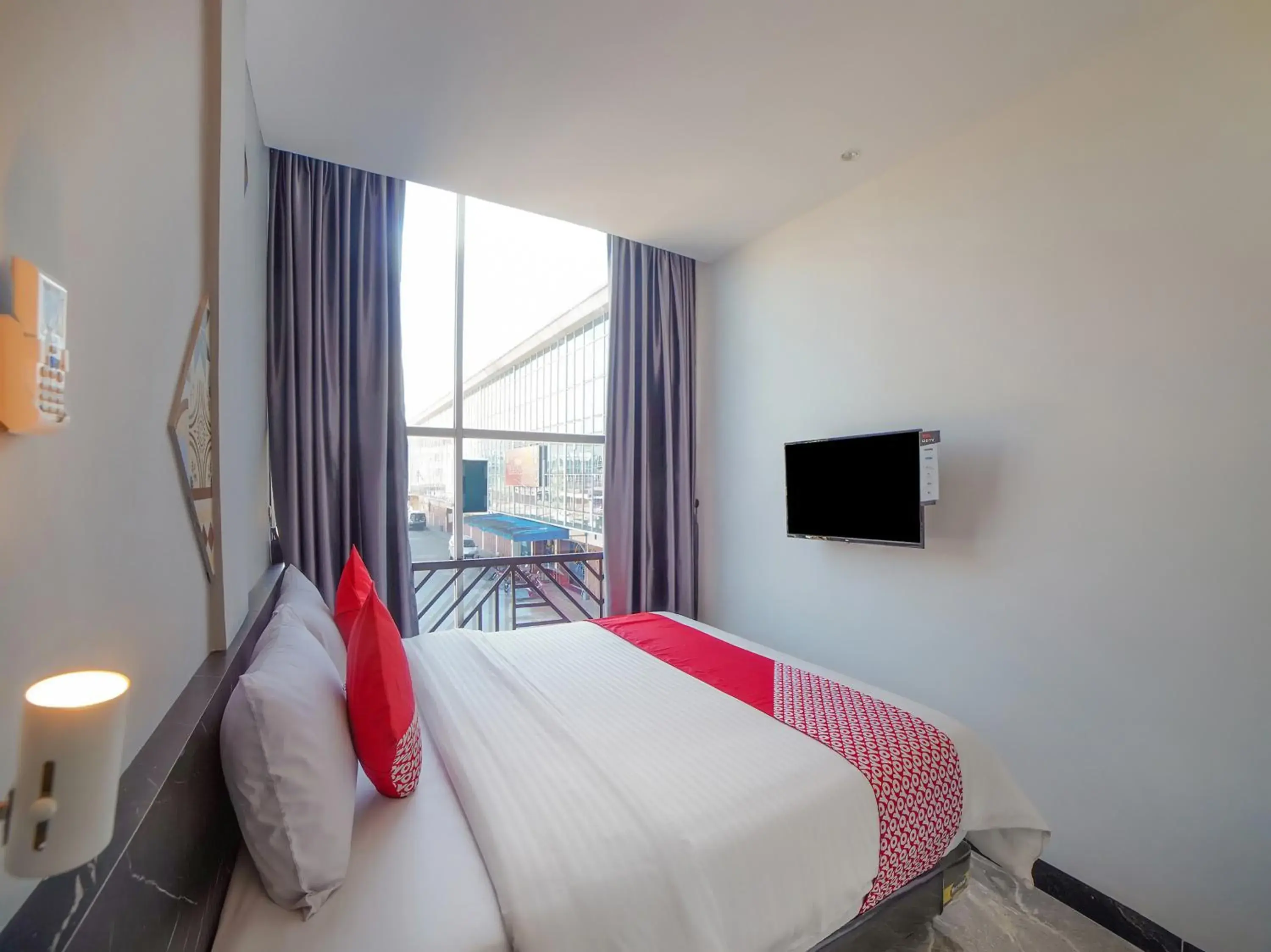Bedroom, Bed in SUPER OYO Capital O 90447 Kardopa Hotel Megapark