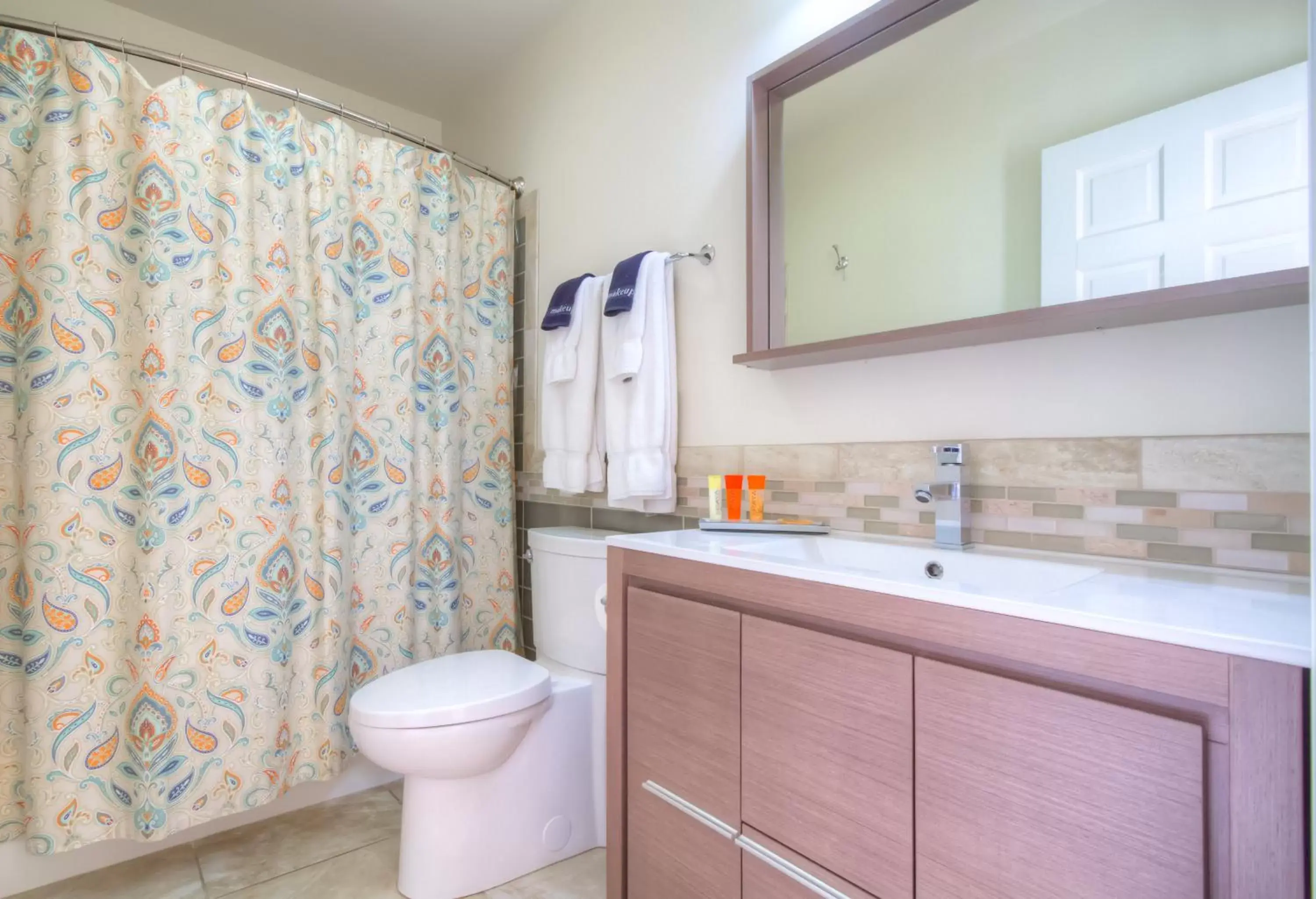 Shower, Kitchen/Kitchenette in Elaine's Cape May Boutique Hotel