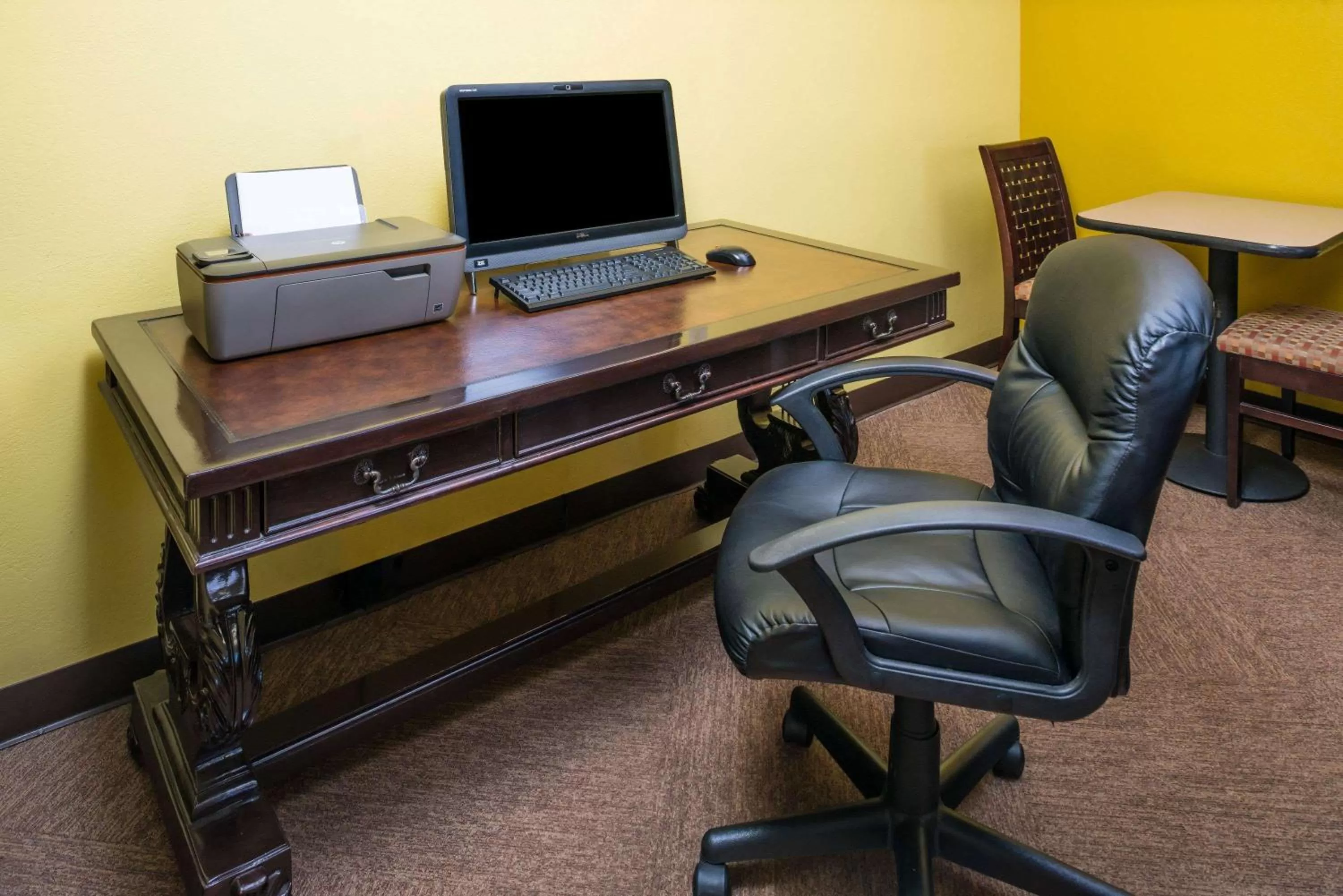 On site in Super 8 by Wyndham Lincoln West