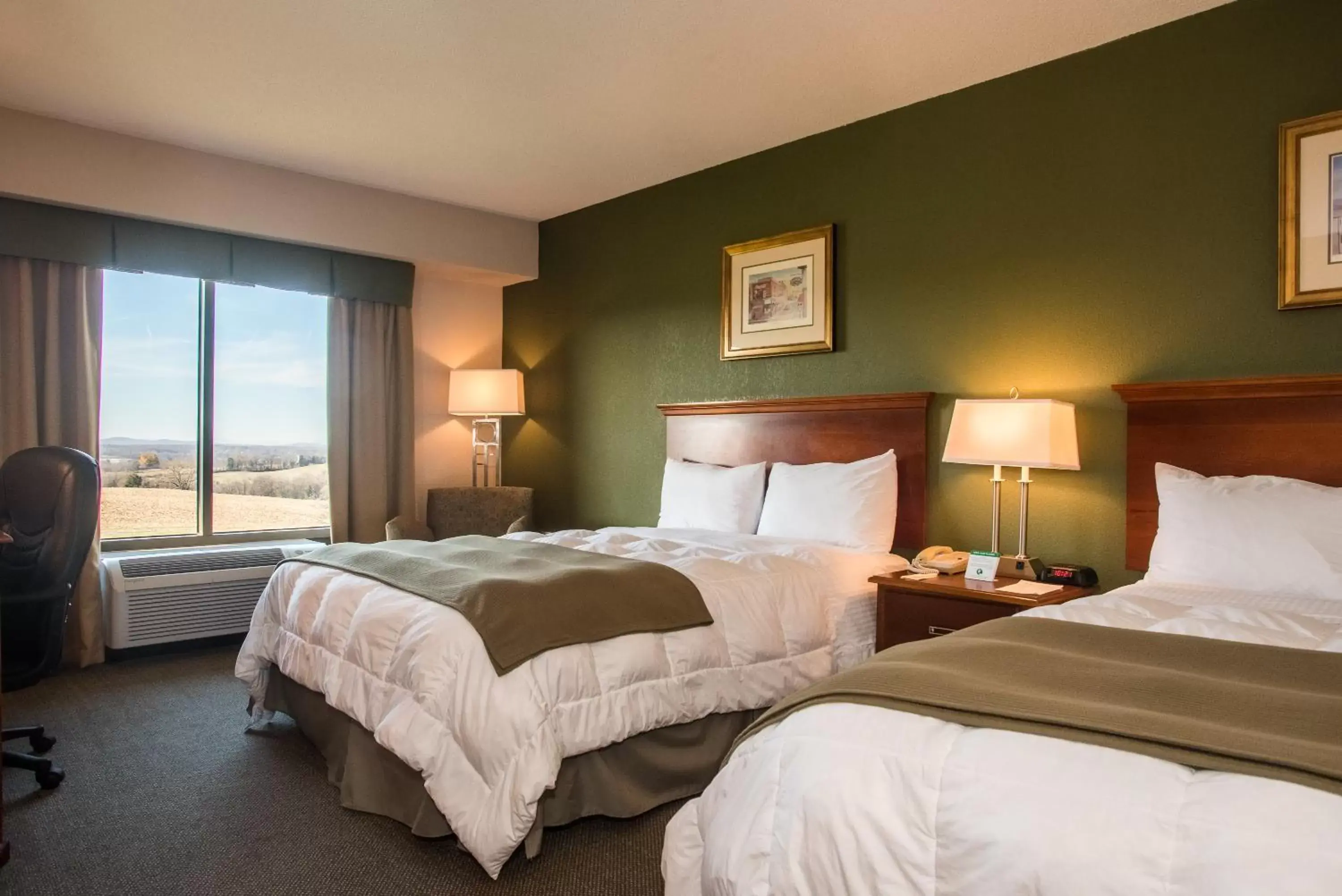 Bed in Round Hill Inn Bed in Round Hill Inn