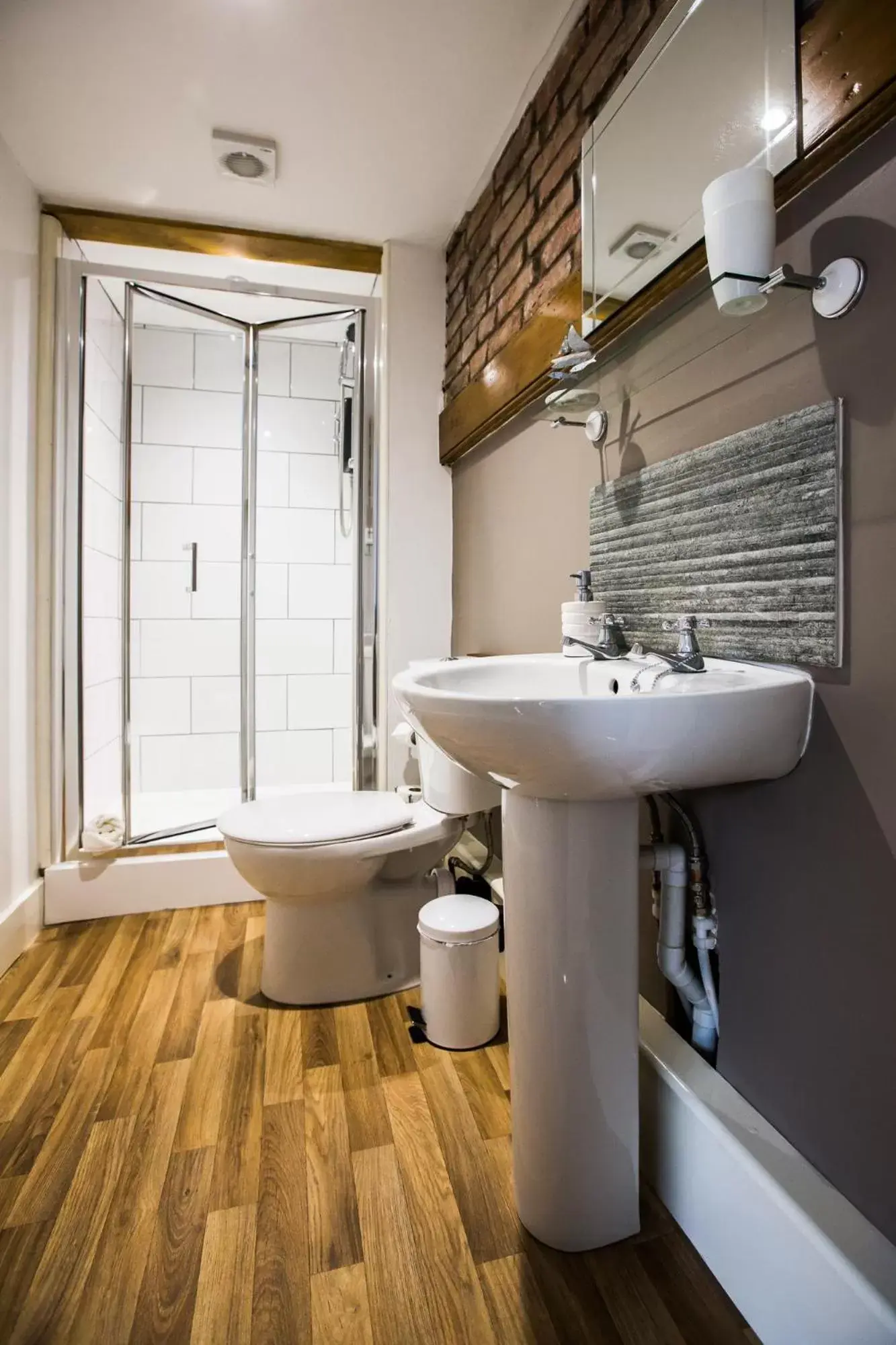 Bathroom in No8 Chepstow