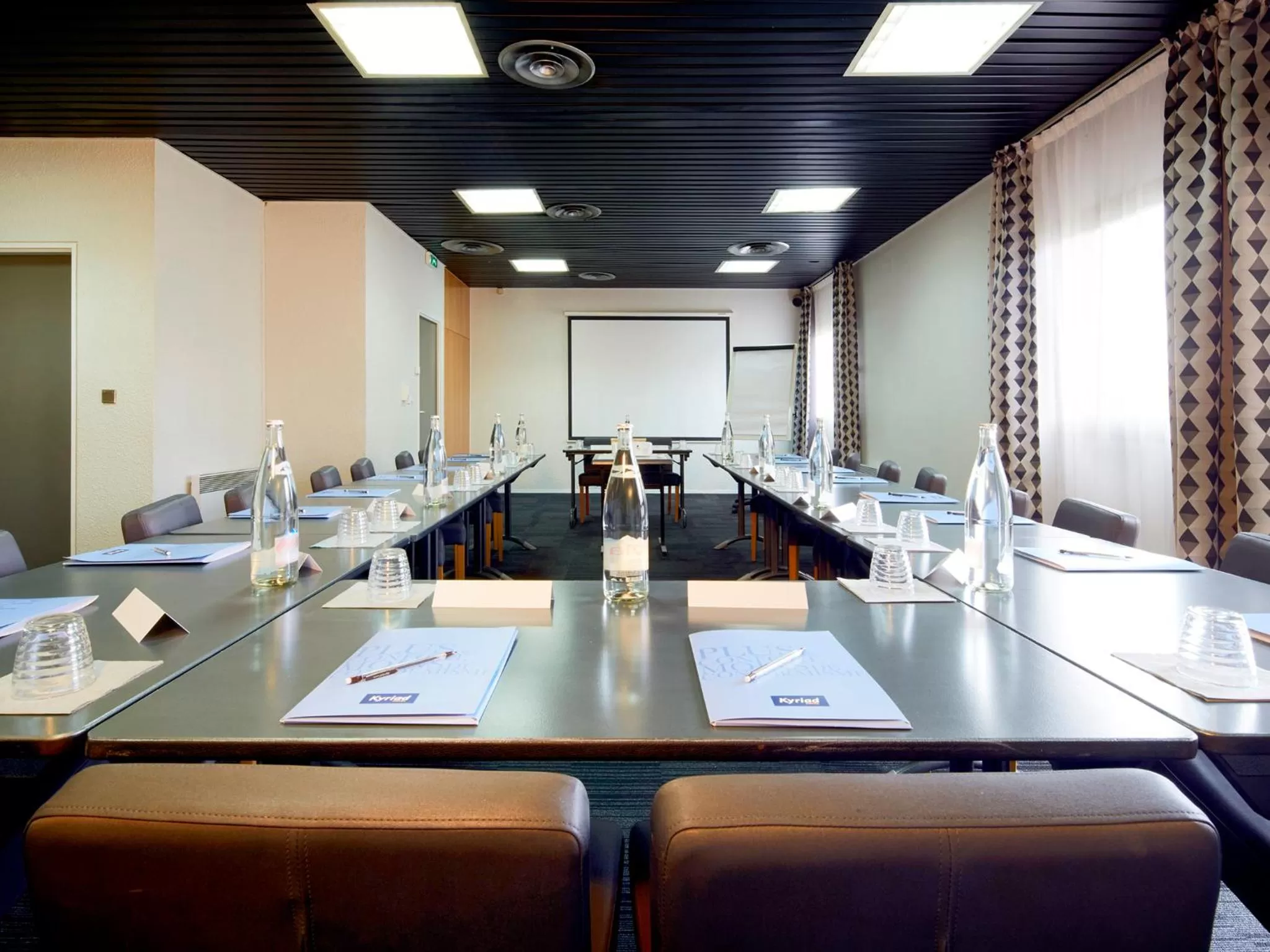 Meeting/conference room in Kyriad Hôtel Orly Aéroport - Athis Mons