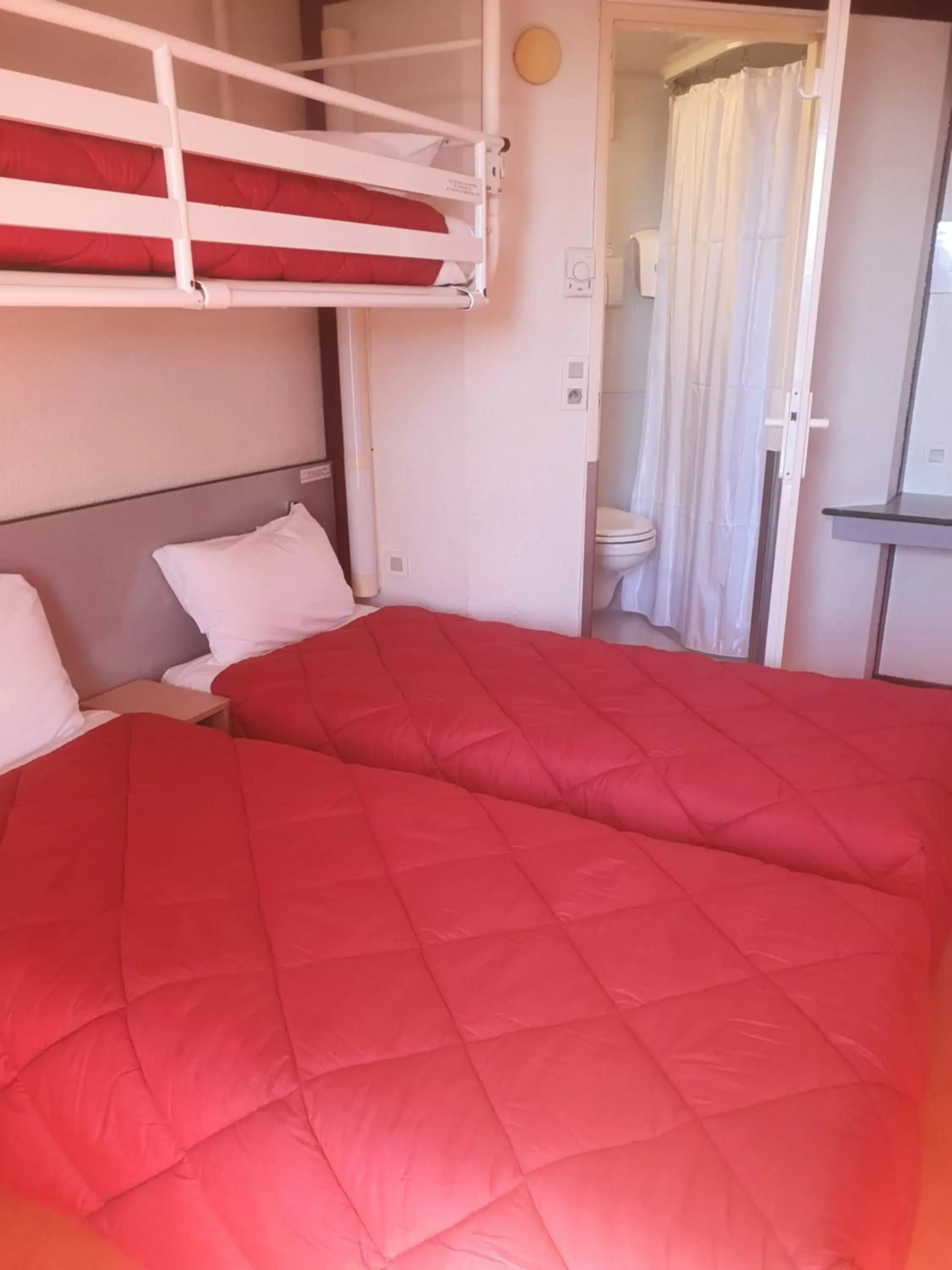 Photo of the whole room, Bunk Bed in Premiere Classe La Rochelle Sud - Angoulins