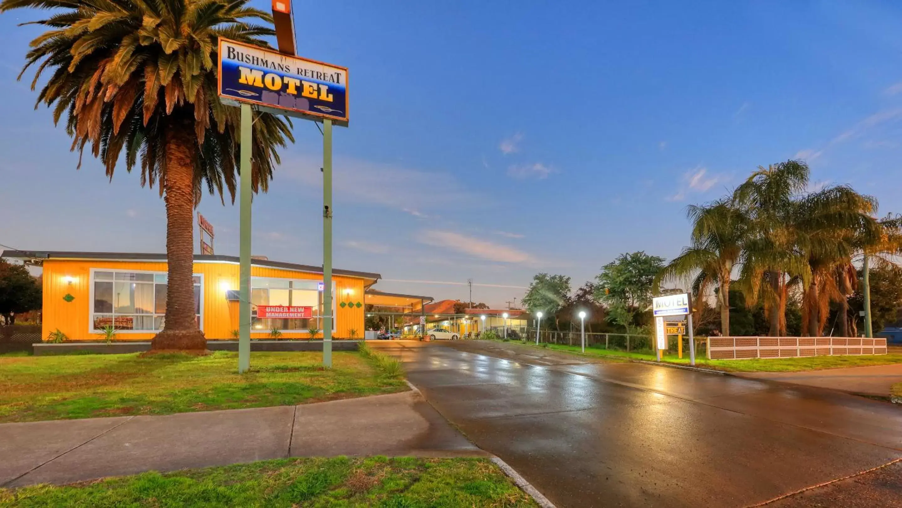 Facade/entrance, Property Building in BUSHMANS RETREAT MOTOR INN