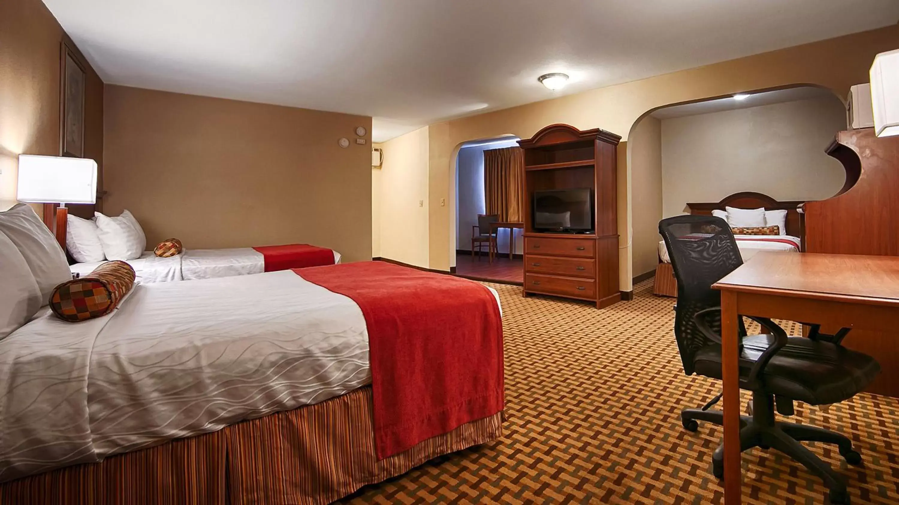Bedroom, Room Photo in Best Western Heritage Inn