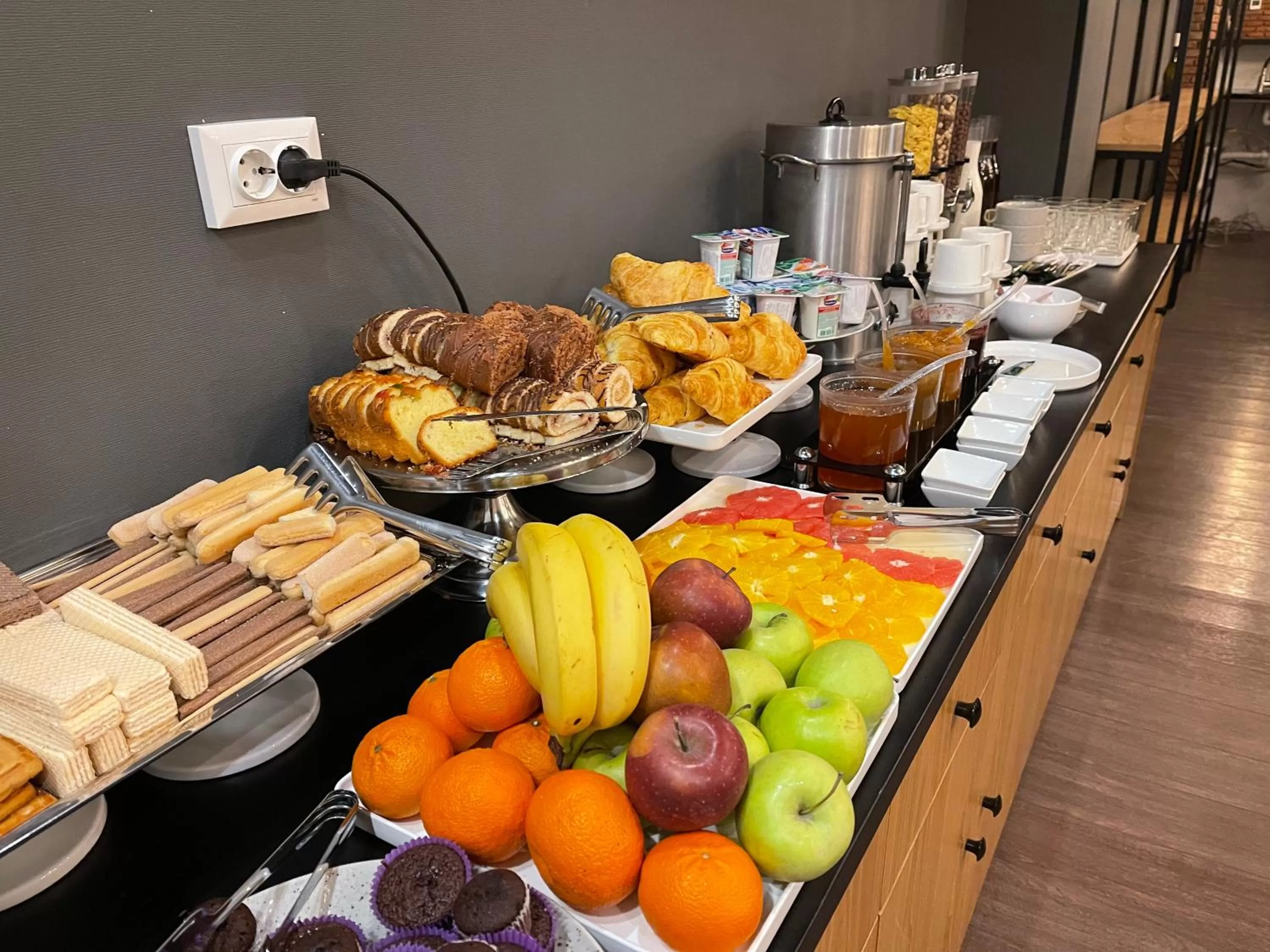 Food and drinks in Bricks Hotel