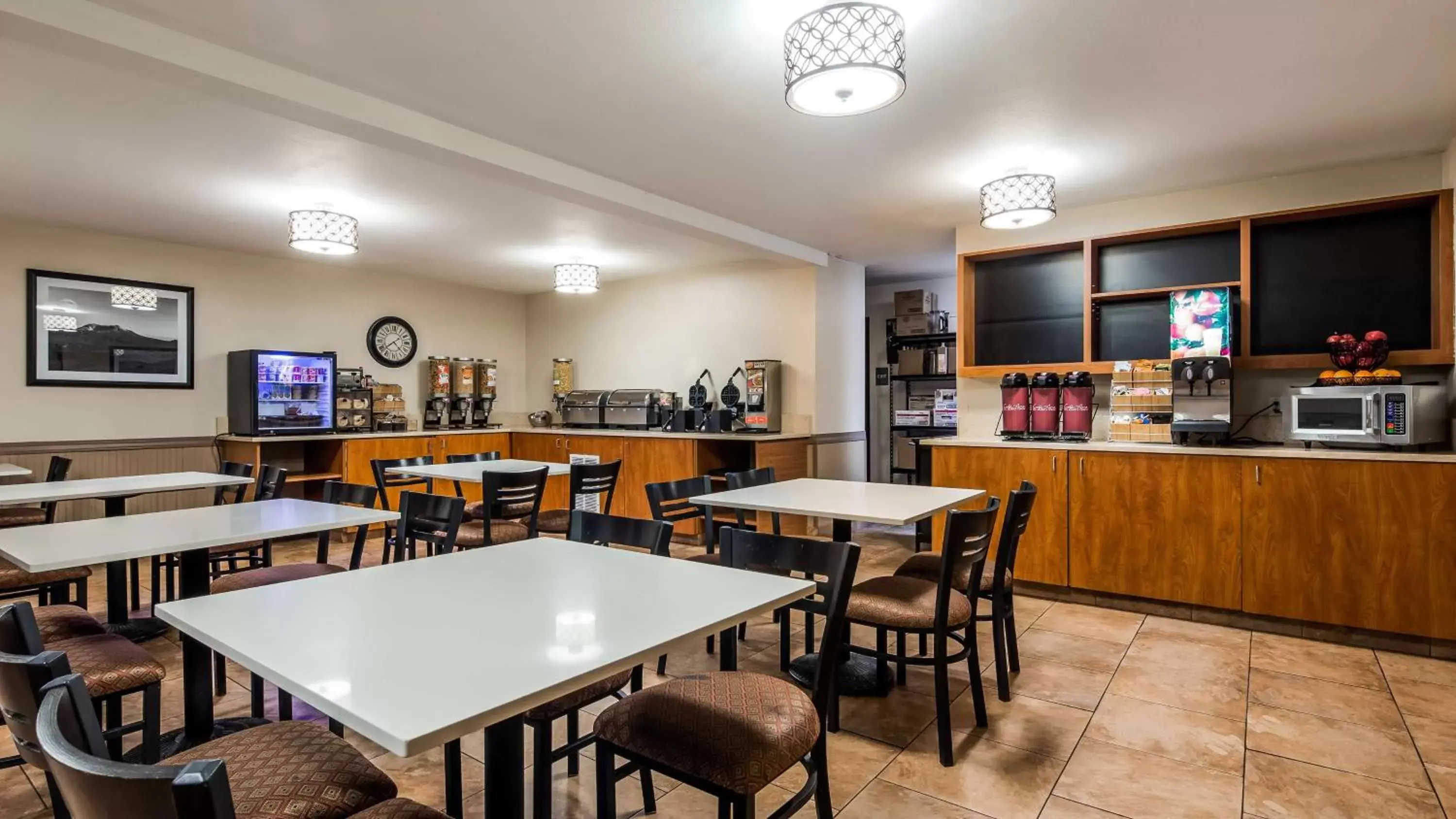 Restaurant/Places to Eat in Best Western Oak Meadows Inn